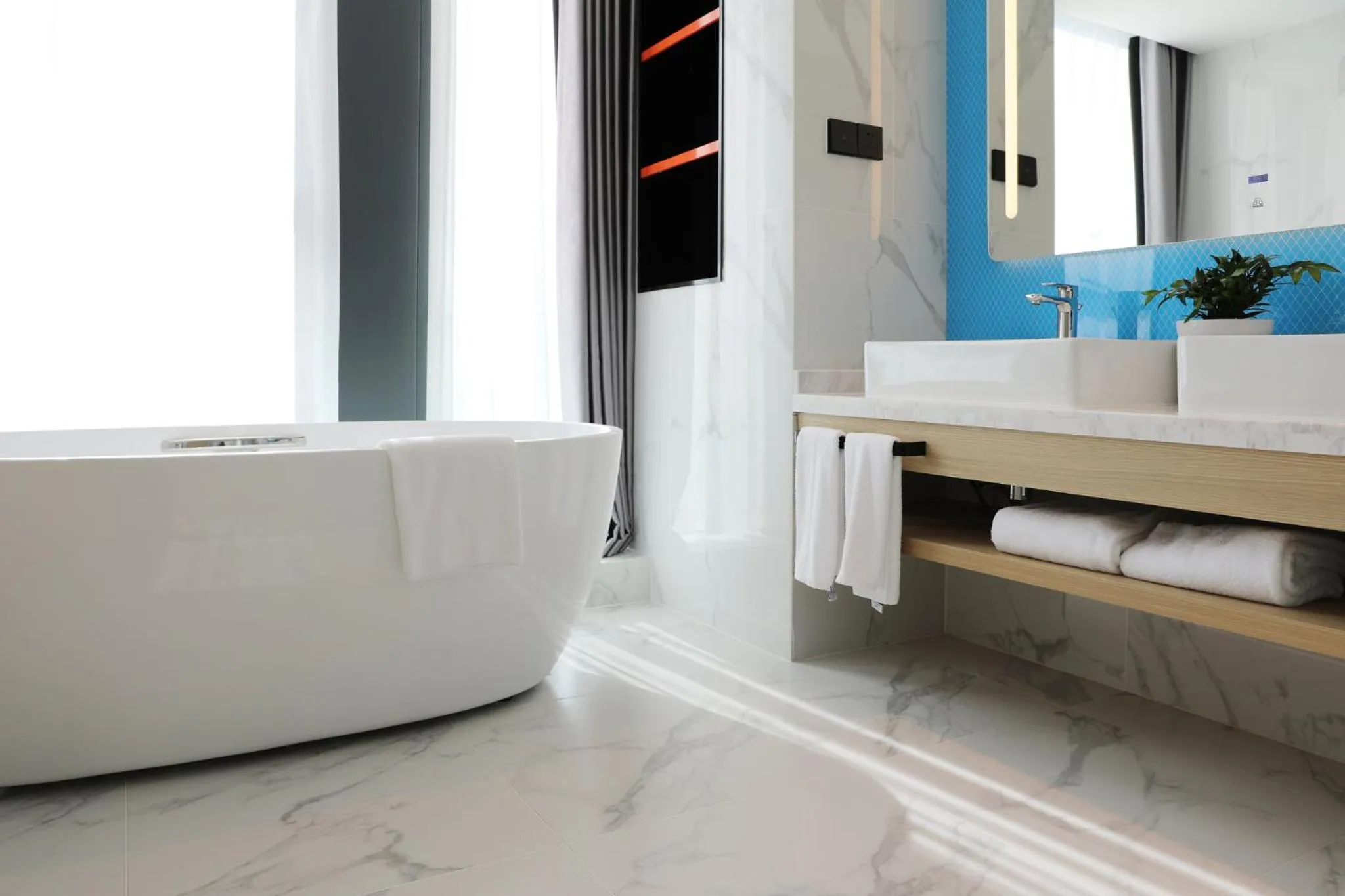 Photo of the whole room, Bed in Holiday Inn Express Qingdao Northern West Coast by IHG