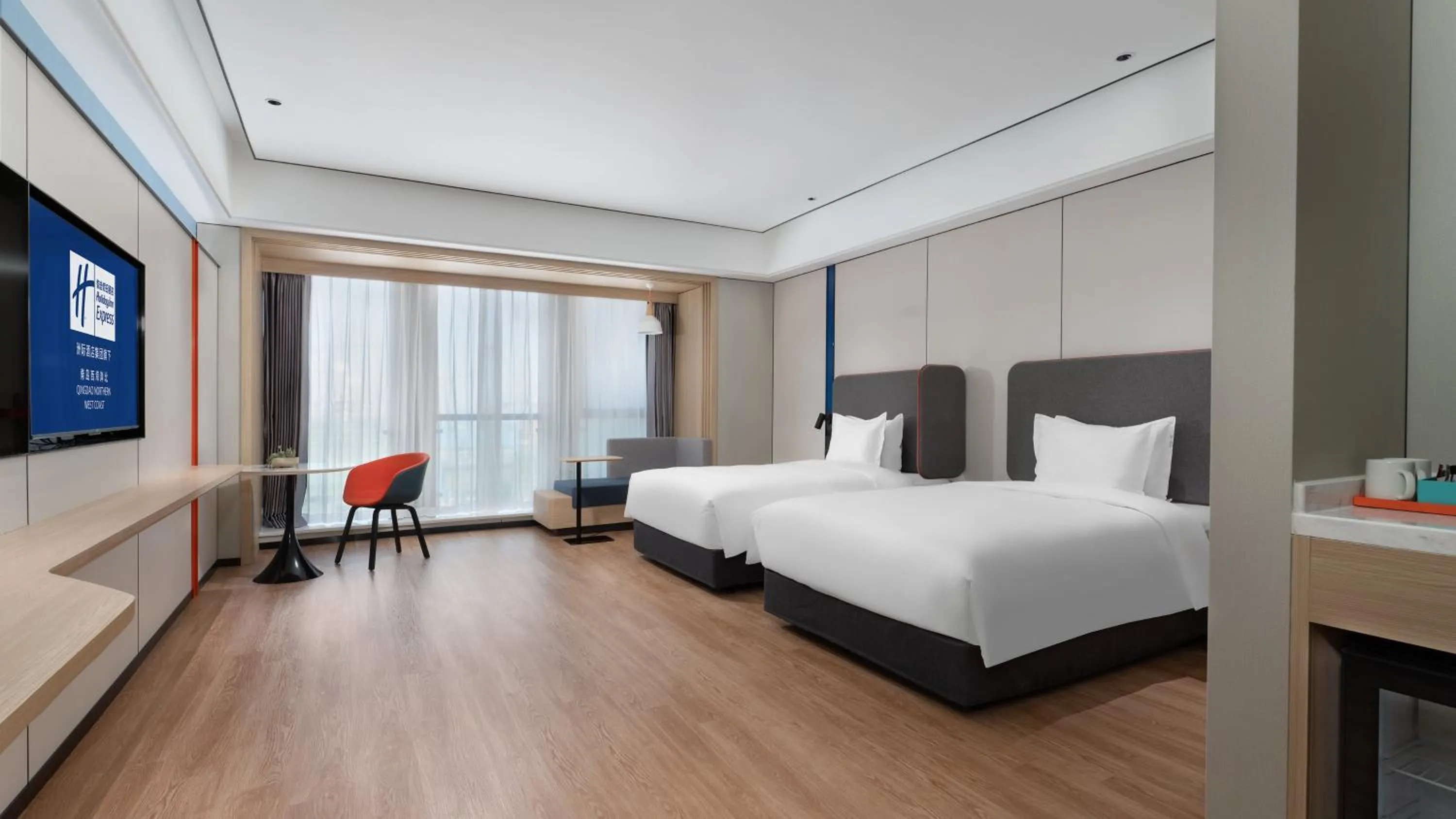 Photo of the whole room, Bed in Holiday Inn Express Qingdao Northern West Coast by IHG
