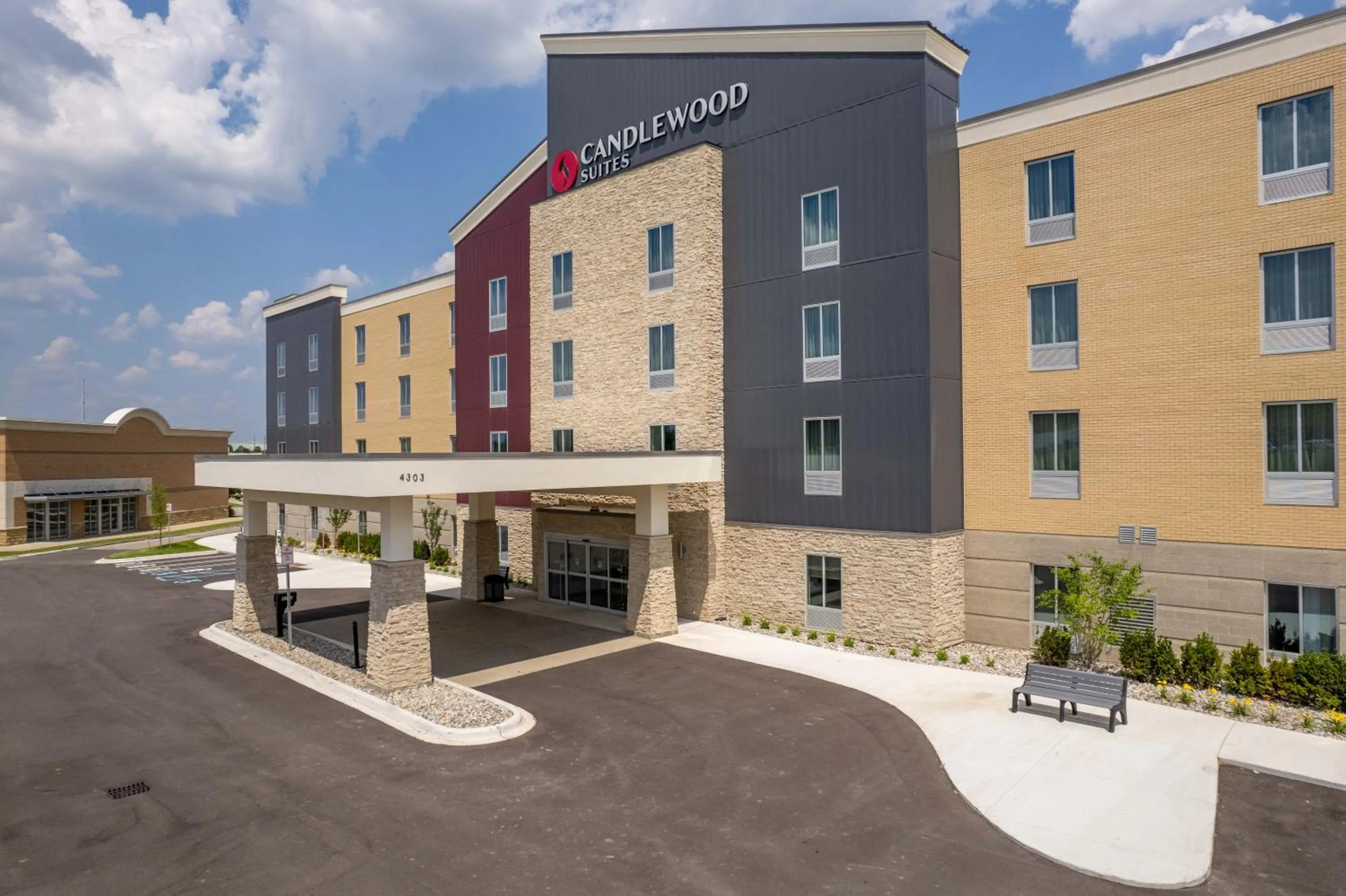 Property building in Candlewood Suites - Detroit - Auburn Hills by IHG