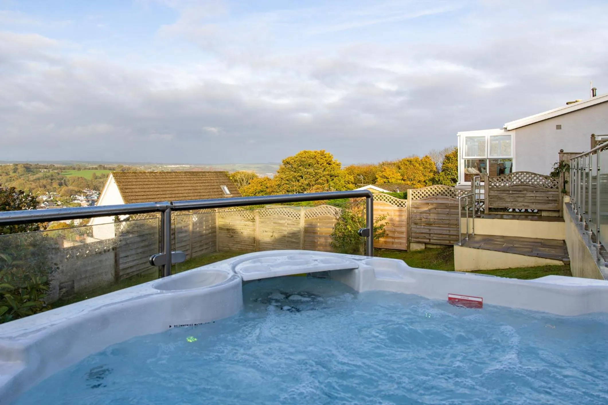 Golwg Y Môr - Sea View Cottage with Hot Tub