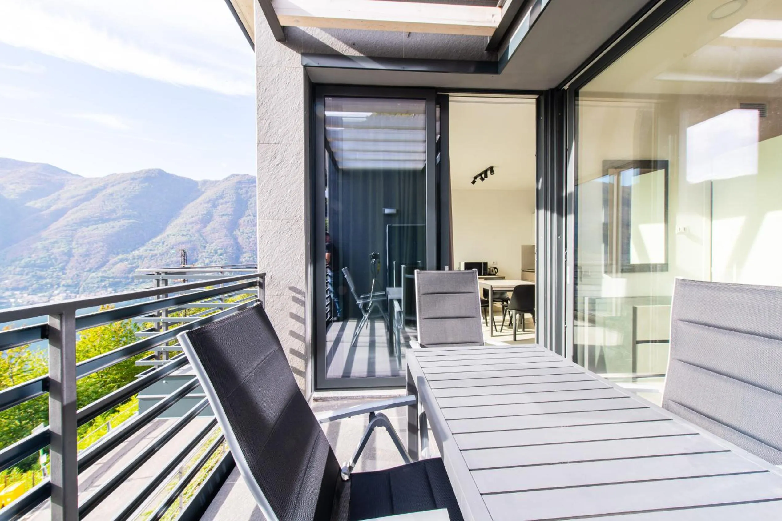 Day in Art Vista Lake Como
