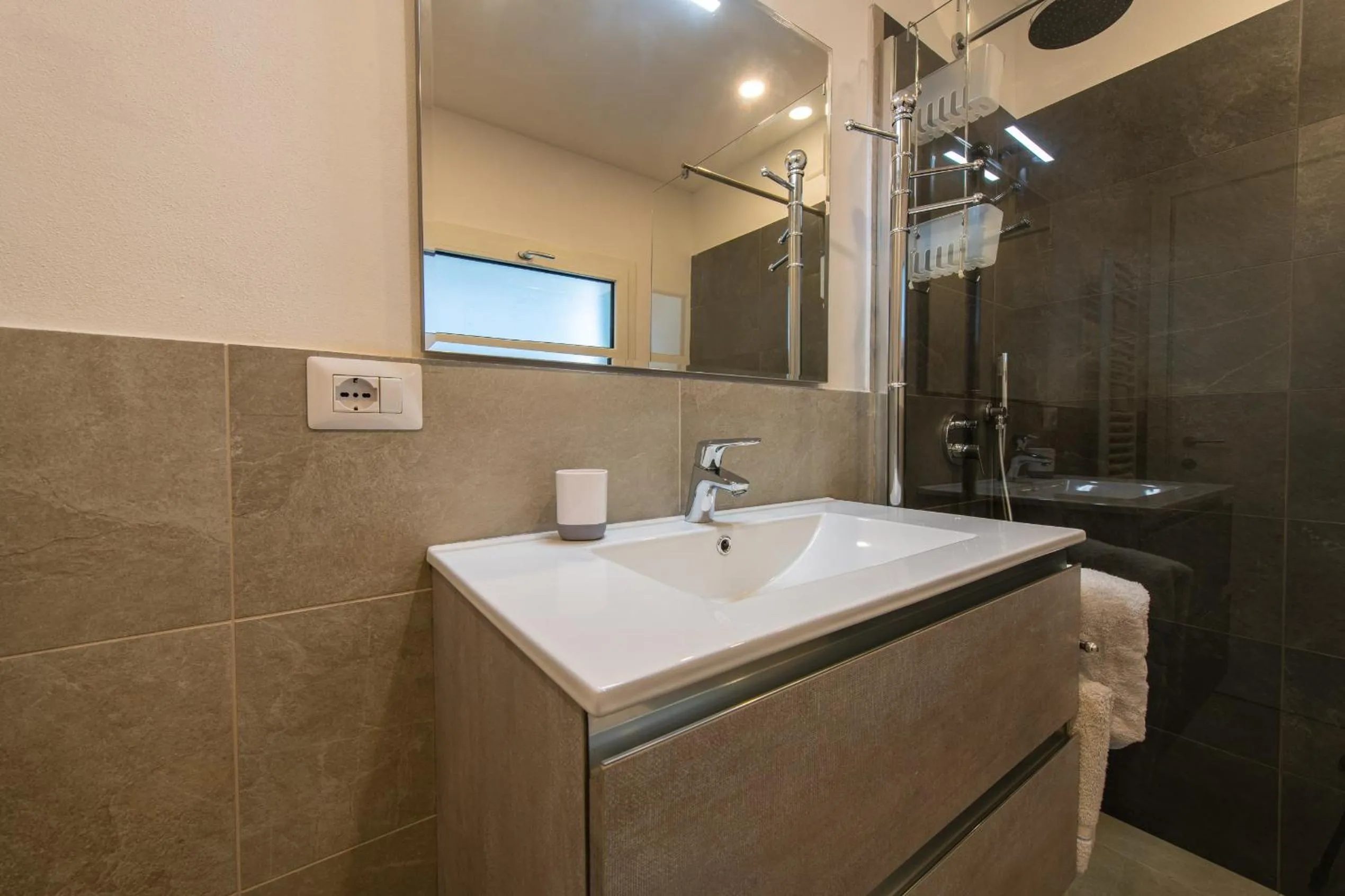 Shower in Art Vista Lake Como