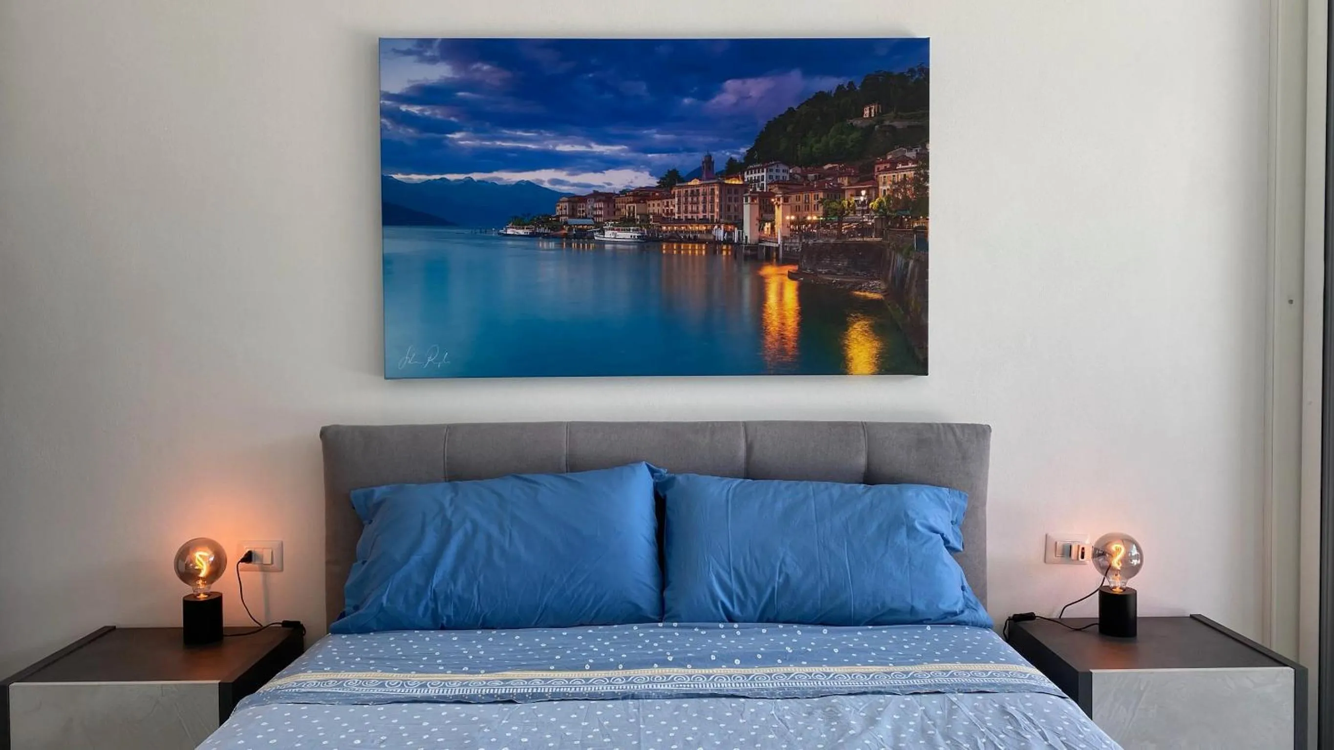 Bed in Art Vista Lake Como