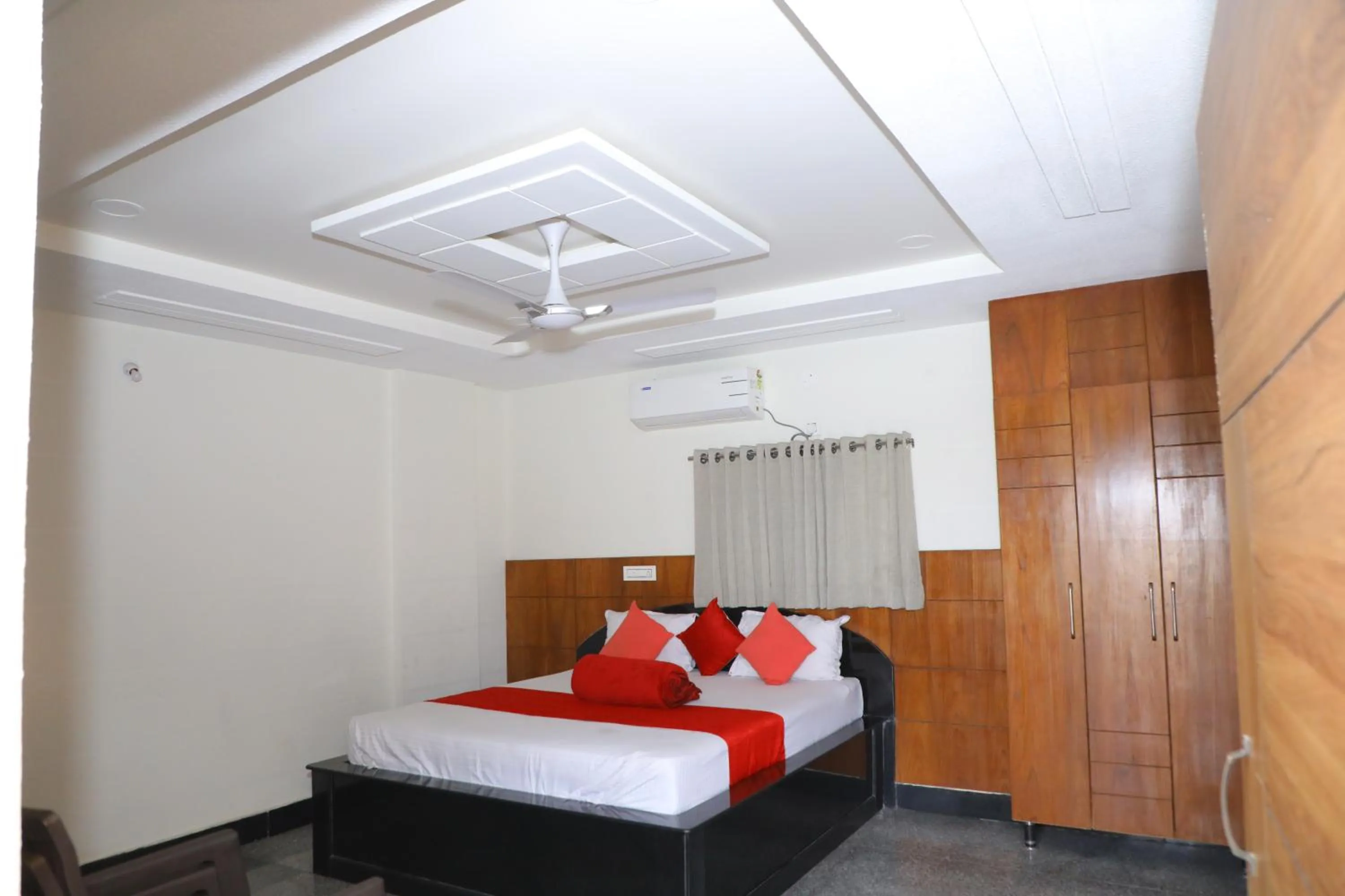Bed in Hotel New Maruthi Inn, LB Nagar