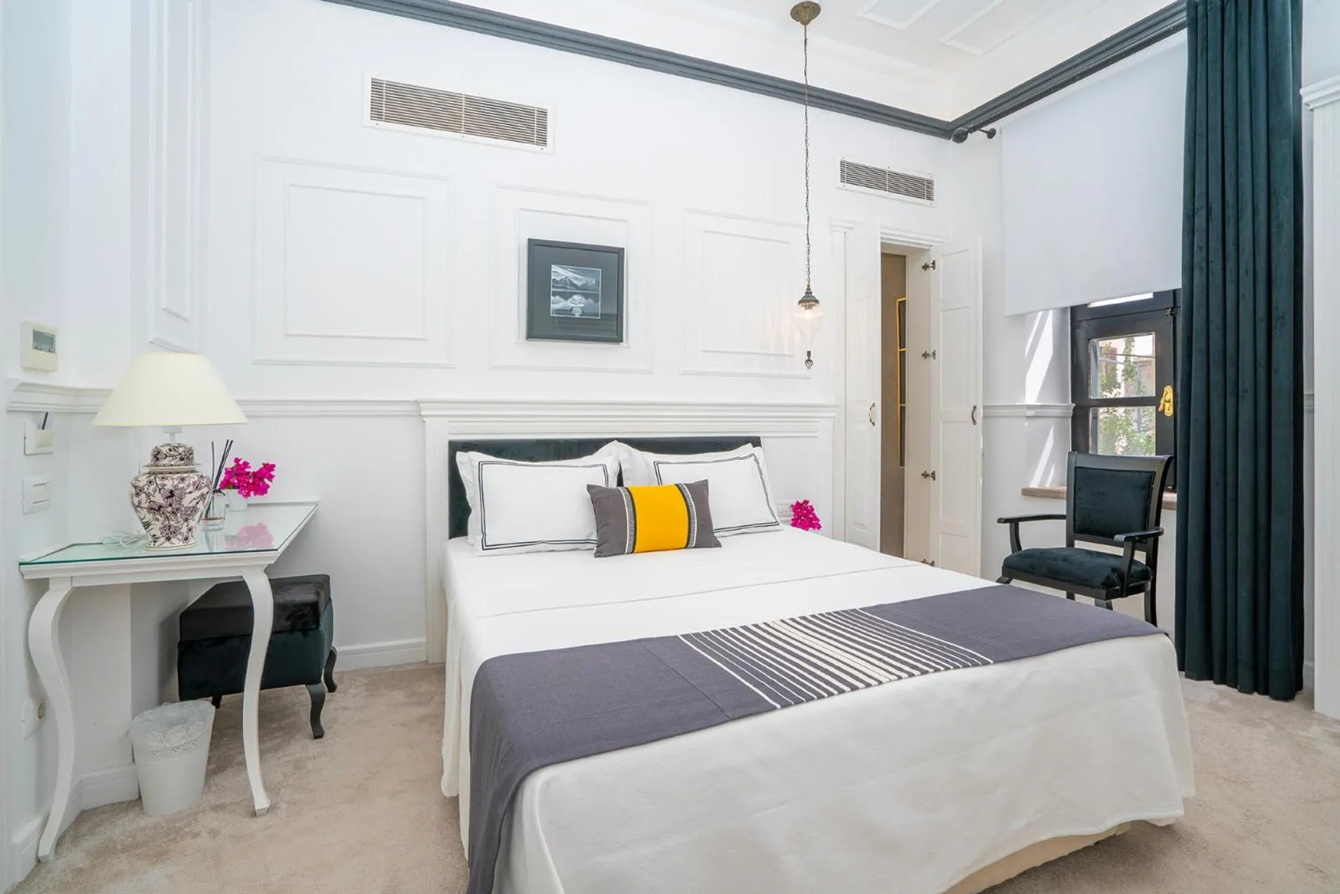 Bed in Siyah Lale Cunda 1841