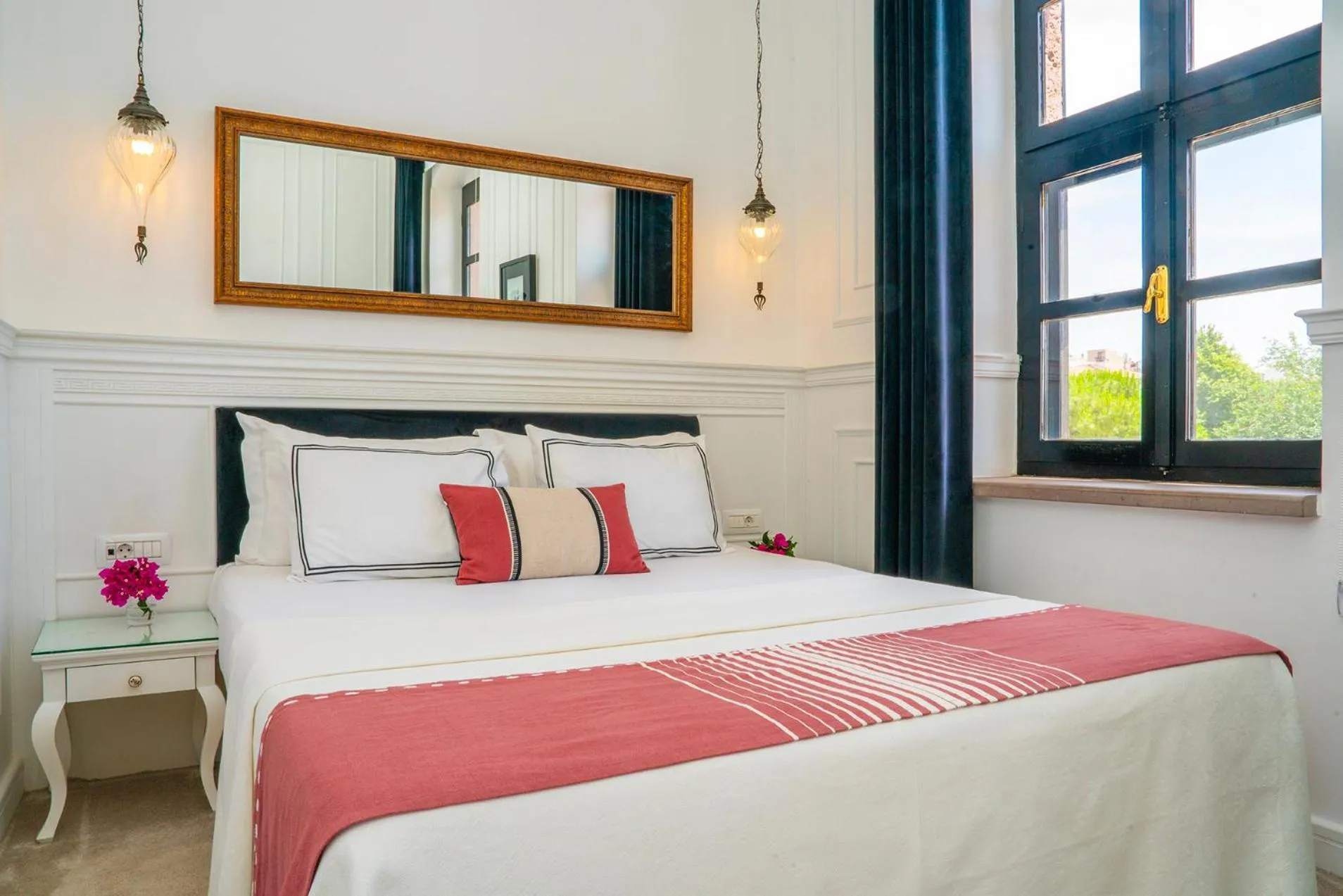 Bed in Siyah Lale Cunda 1841