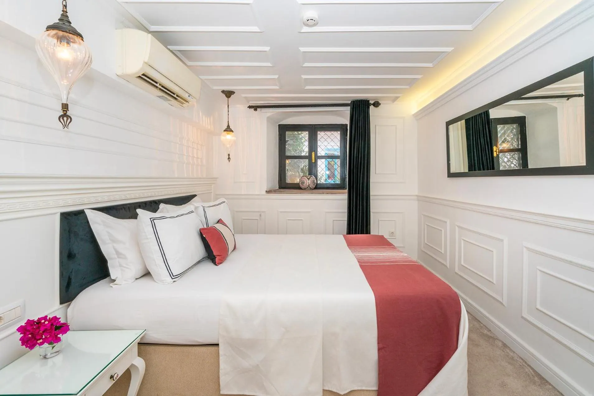 Bed in Siyah Lale Cunda 1841