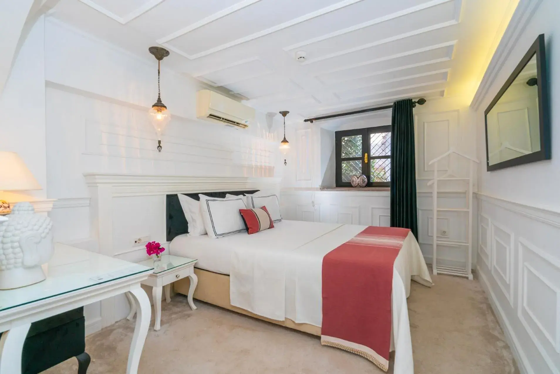 Deluxe Double Room - single occupancy in Siyah Lale Cunda 1841 Deluxe Double Room - single occupancy in Siyah Lale Cunda 1841