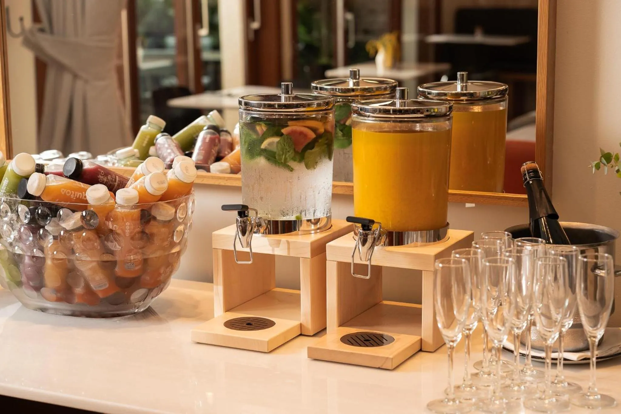 Restaurant/places to eat in Hotel Regina Barcelona