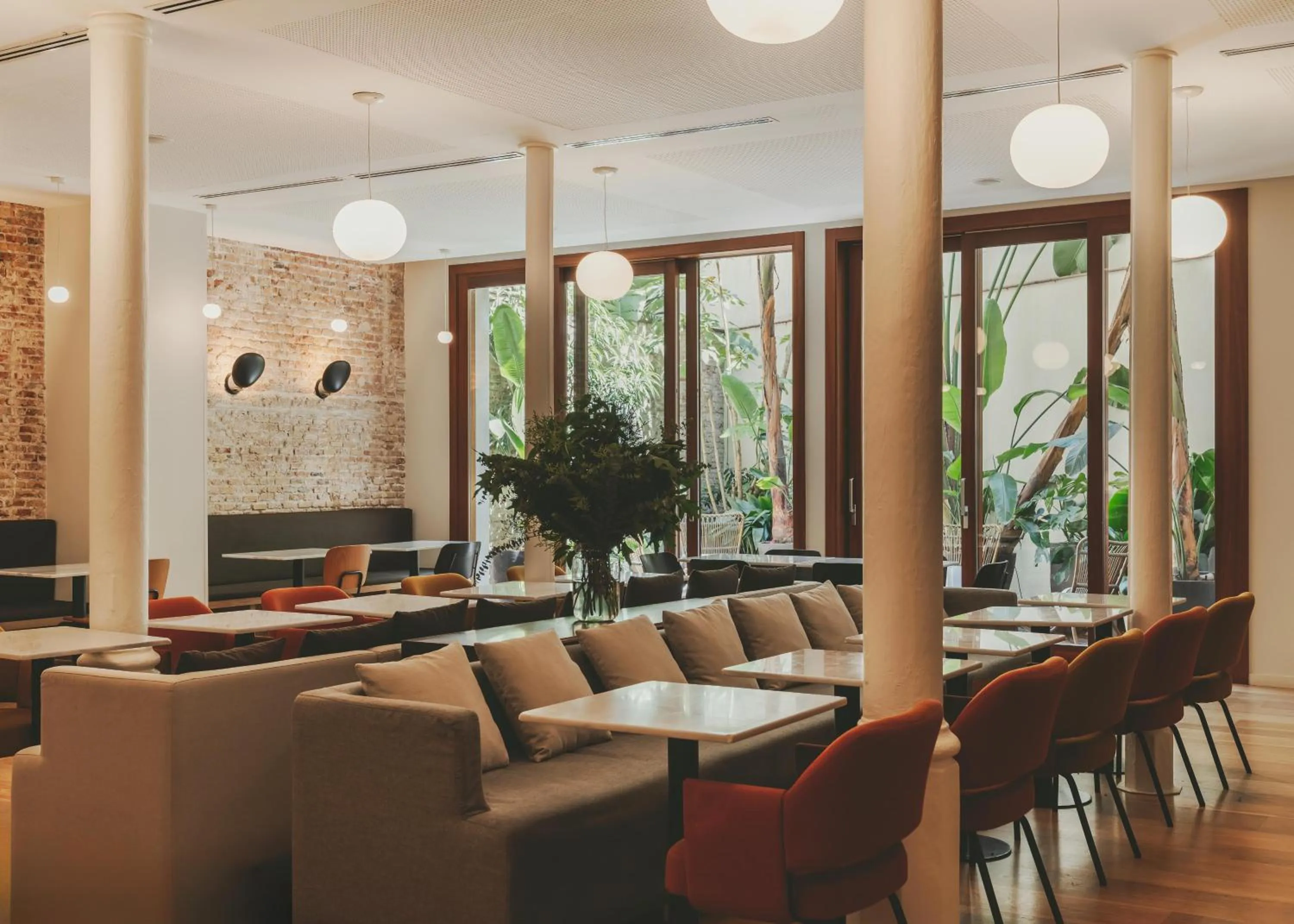 Restaurant/places to eat in Hotel Regina Barcelona