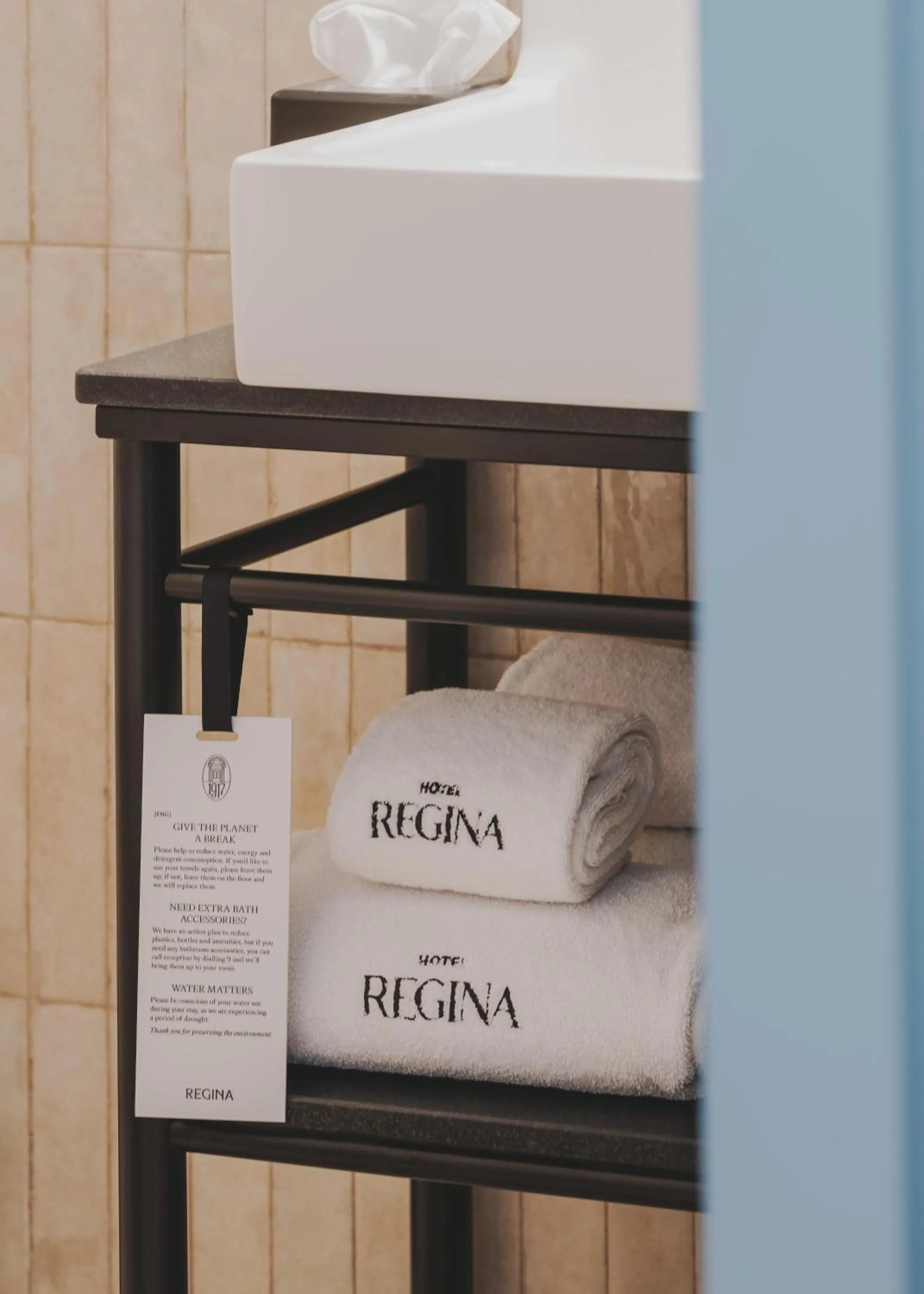 Bathroom, Bed in Hotel Regina Barcelona