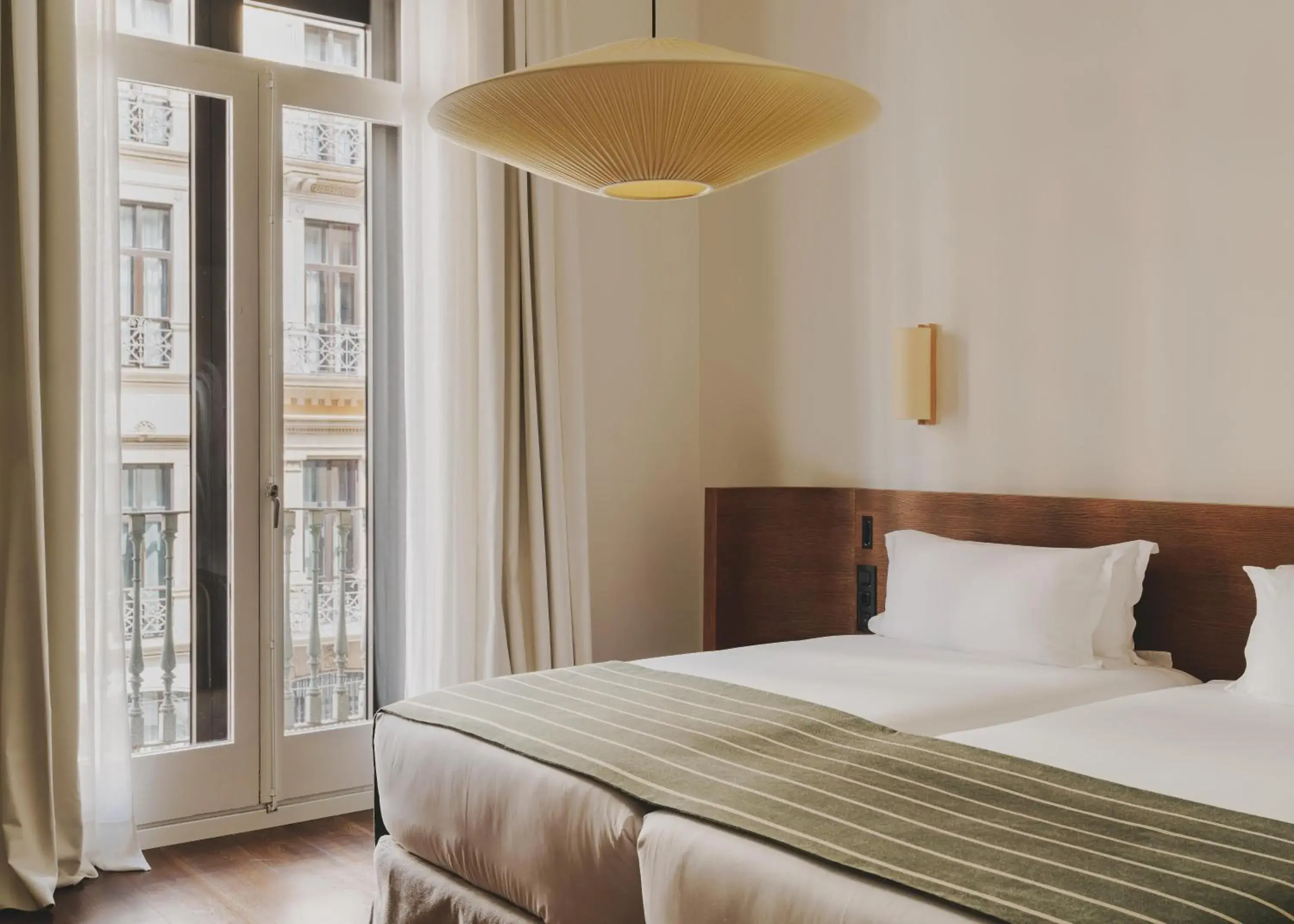 Photo of the whole room, Bed in Hotel Regina Barcelona Photo of the whole room, Bed in Hotel Regina Barcelona