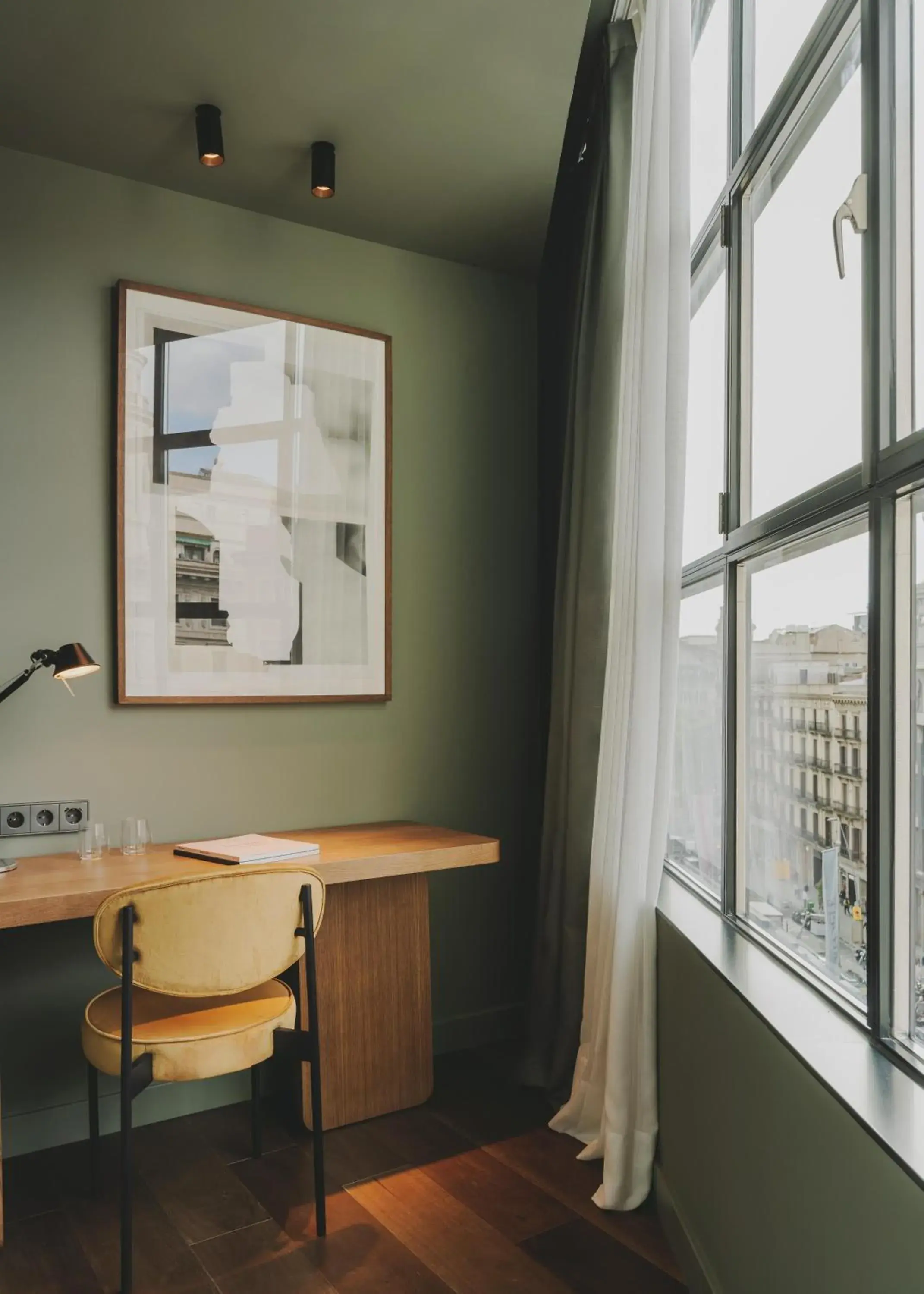 Photo of the whole room in Hotel Regina Barcelona Photo of the whole room in Hotel Regina Barcelona