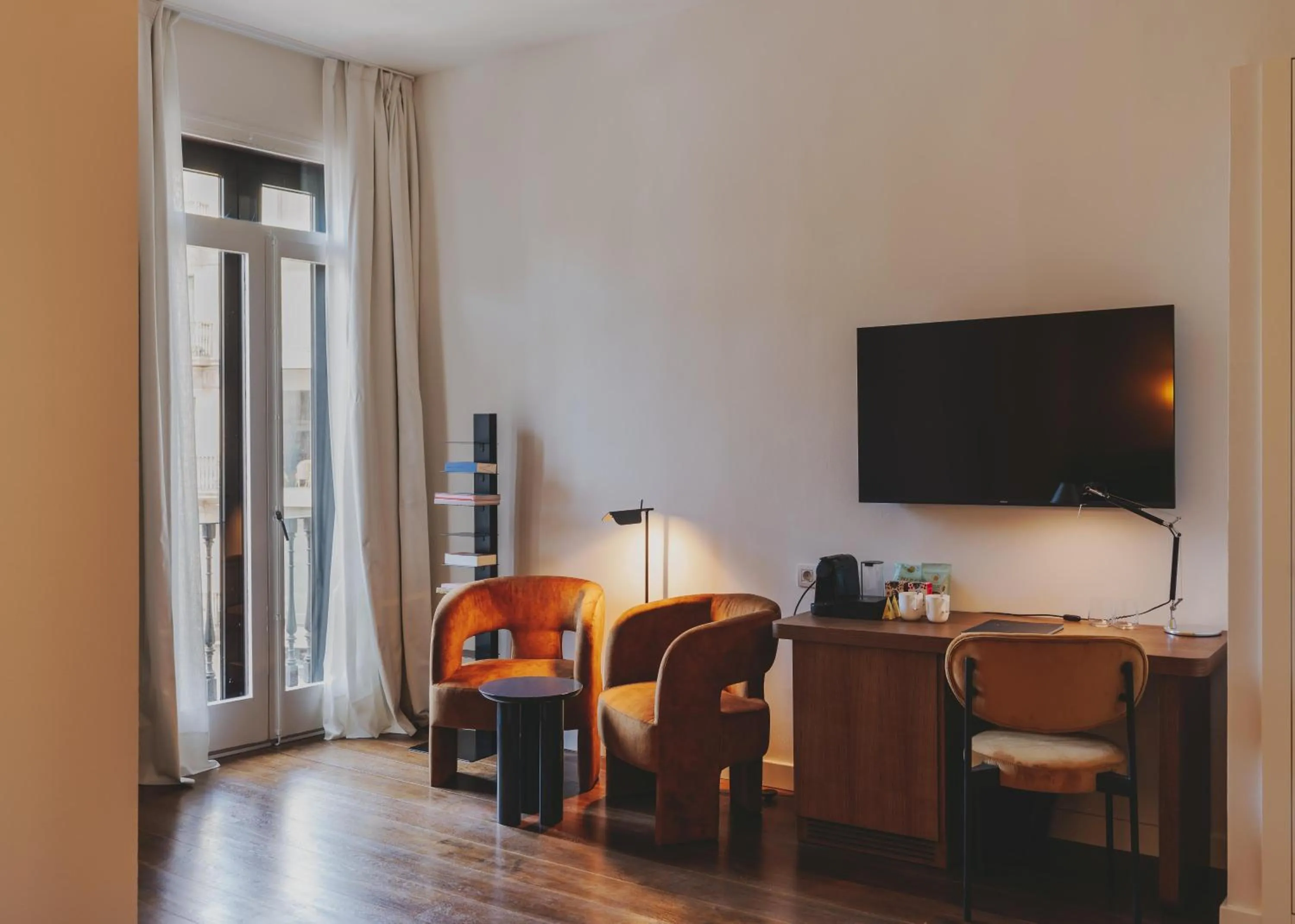 Photo of the whole room in Hotel Regina Barcelona