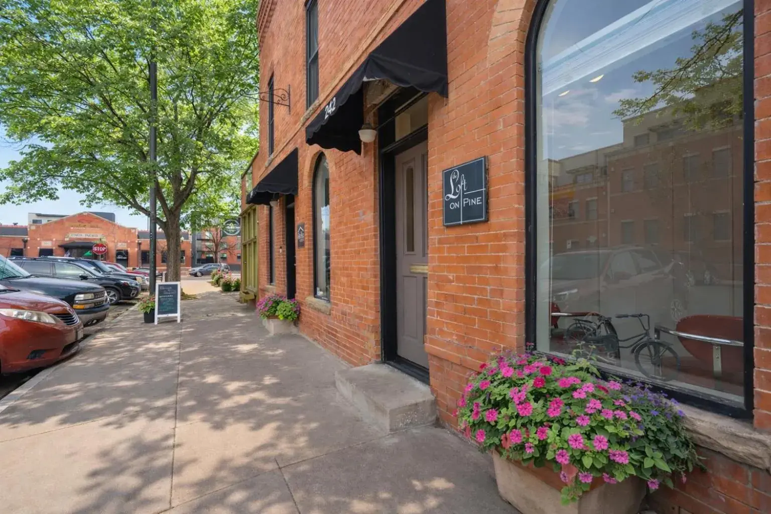 Two-Bedroom Townhouse in Pine Street Loft Steps from Old Town Square Two-Bedroom Townhouse in Pine Street Loft Steps from Old Town Square