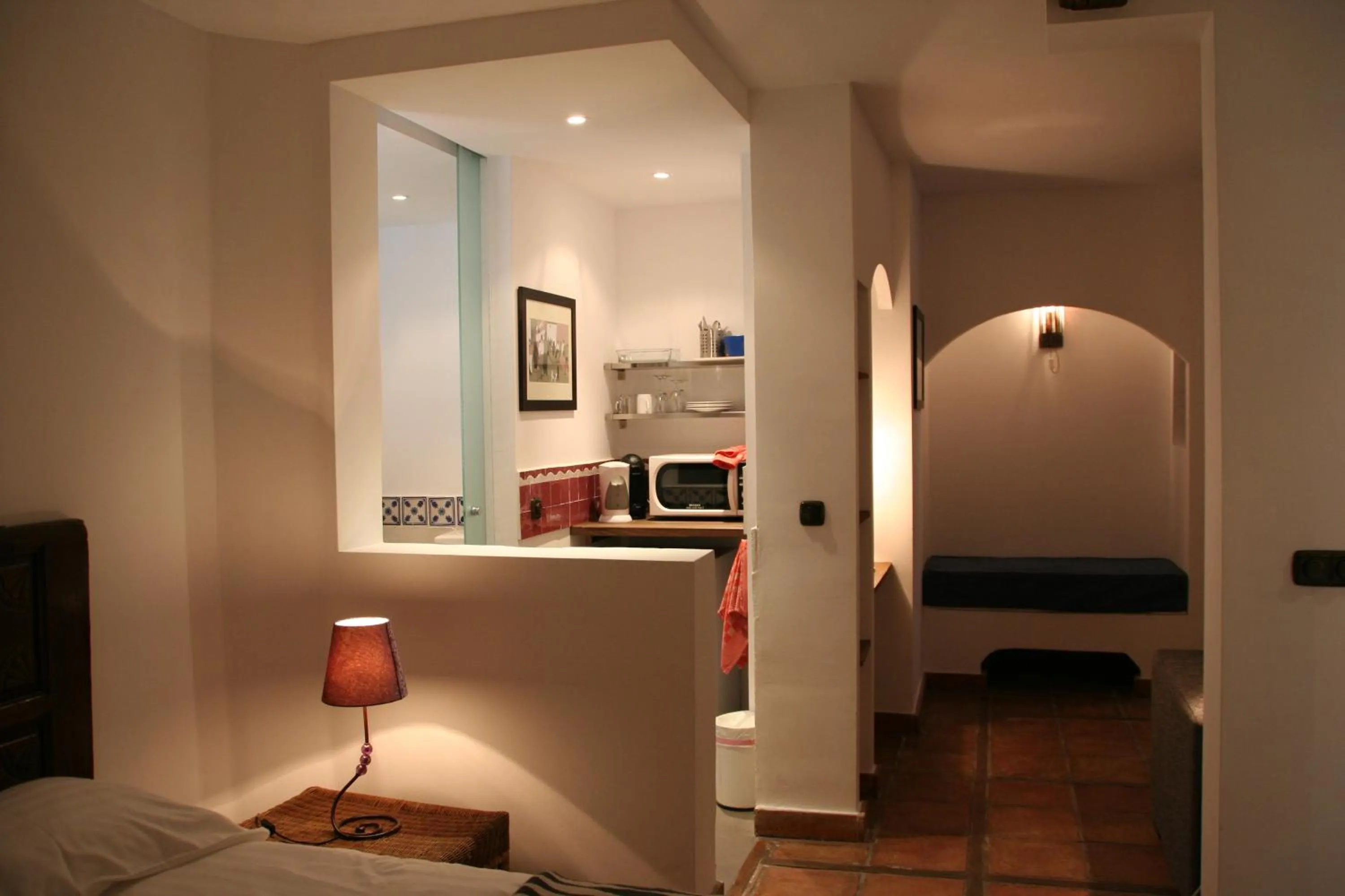 Kitchen or kitchenette, Bed in Boutique Hotel La Posada del Angel Ojén