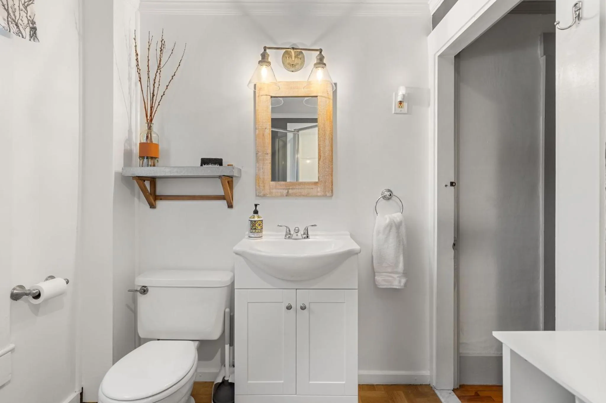 Bathroom in Launchpoint Lodge