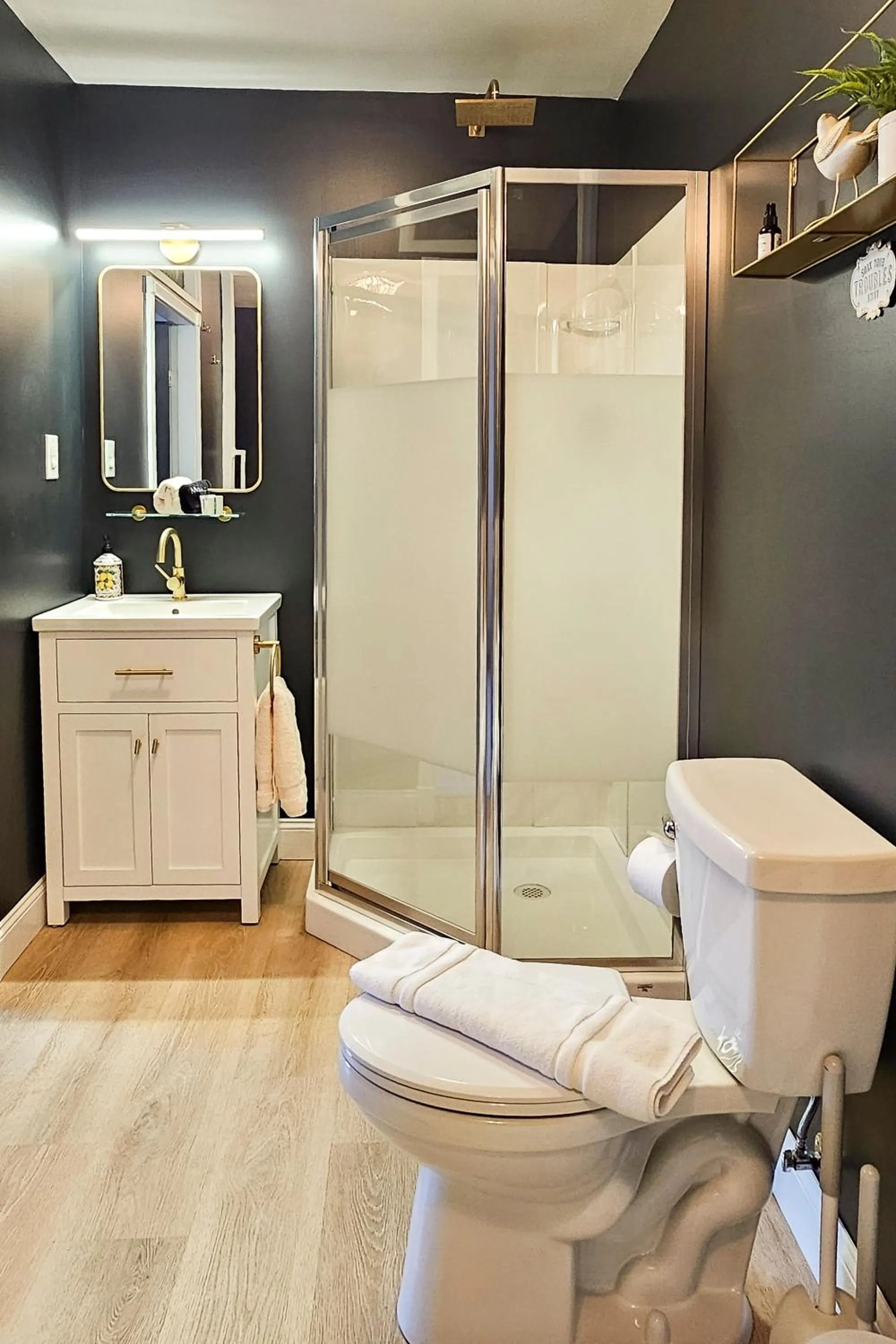 Bathroom in Launchpoint Lodge