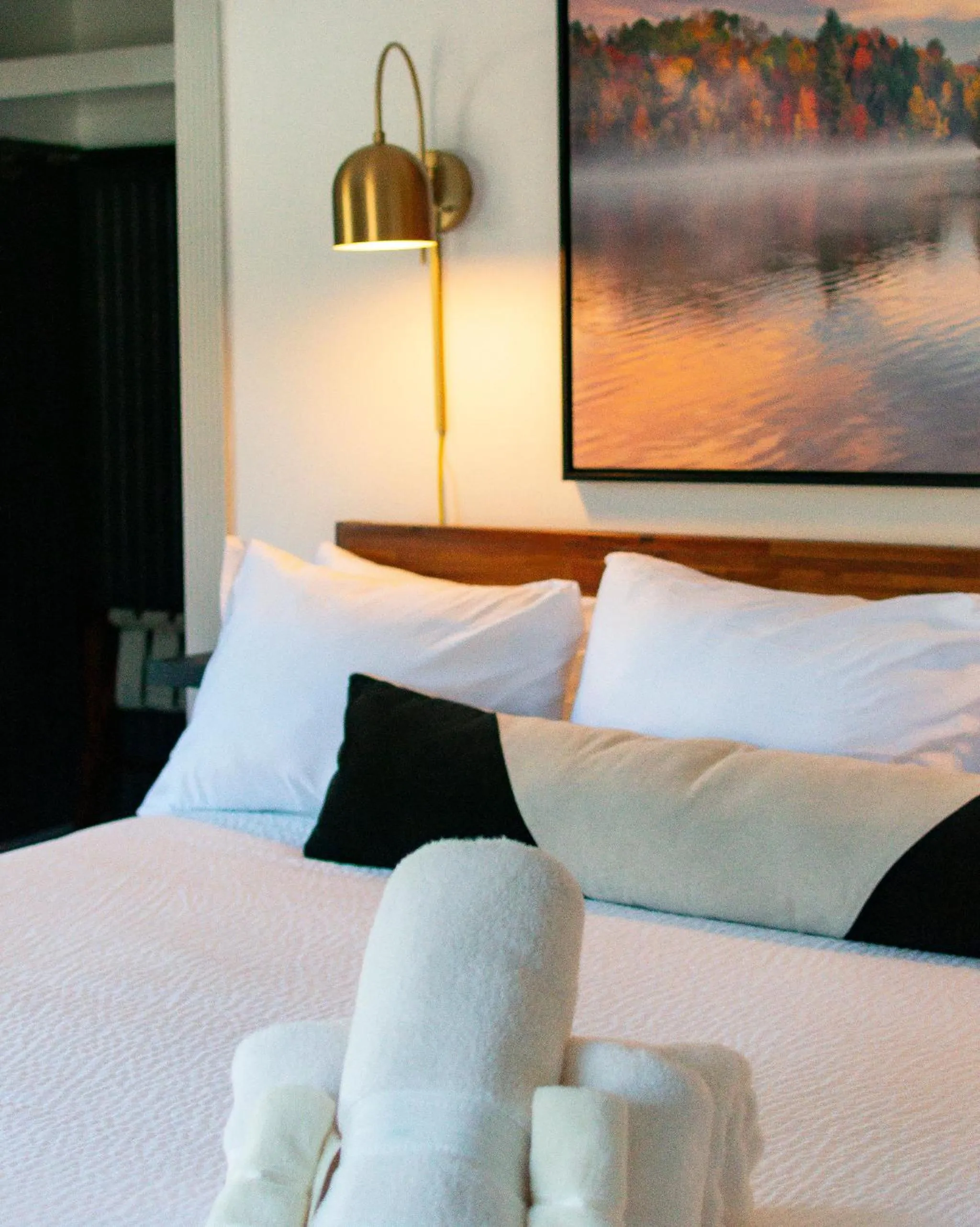 Bedroom, Bed in Launchpoint Lodge