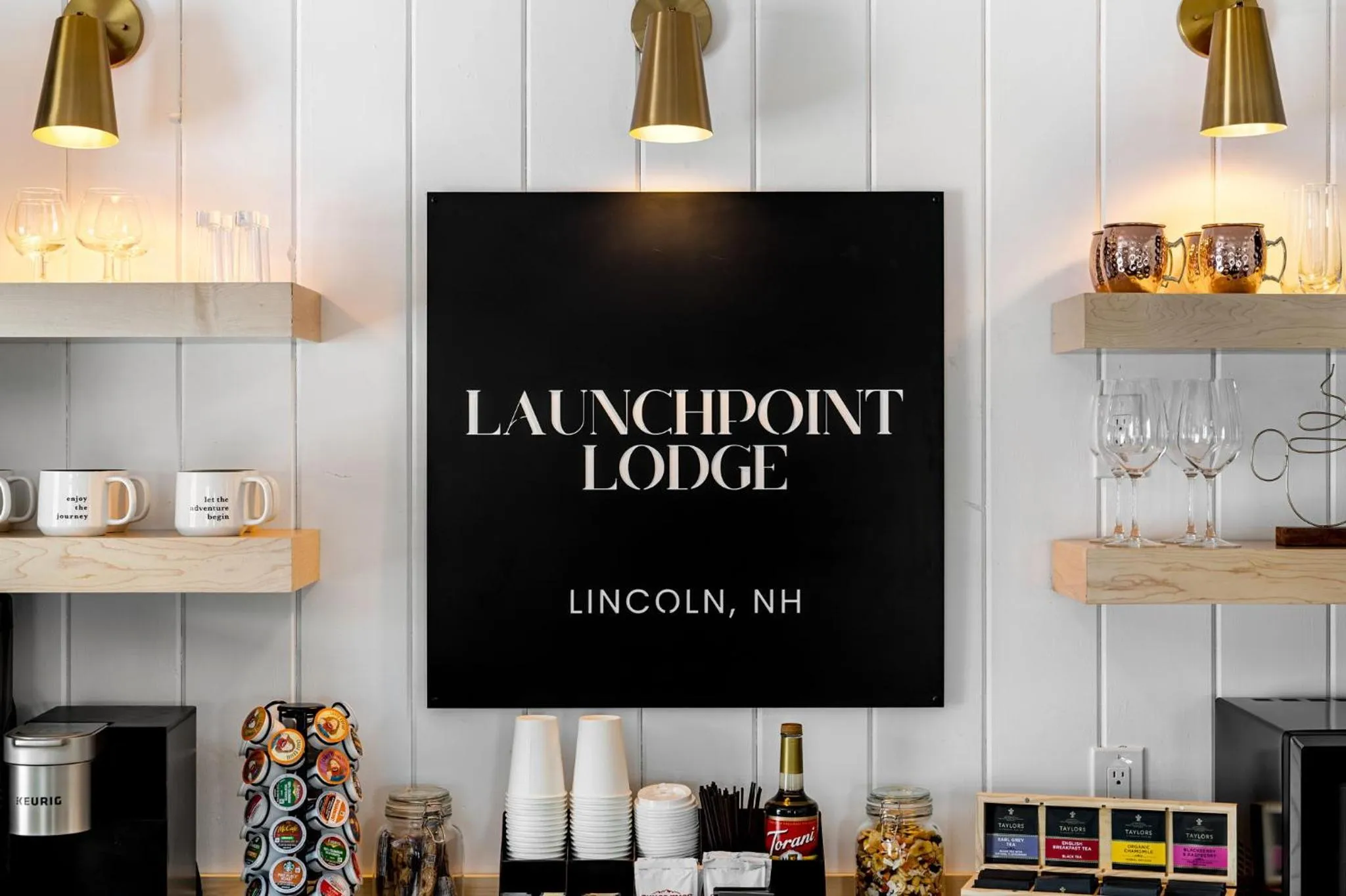 Coffee/tea facilities in Launchpoint Lodge