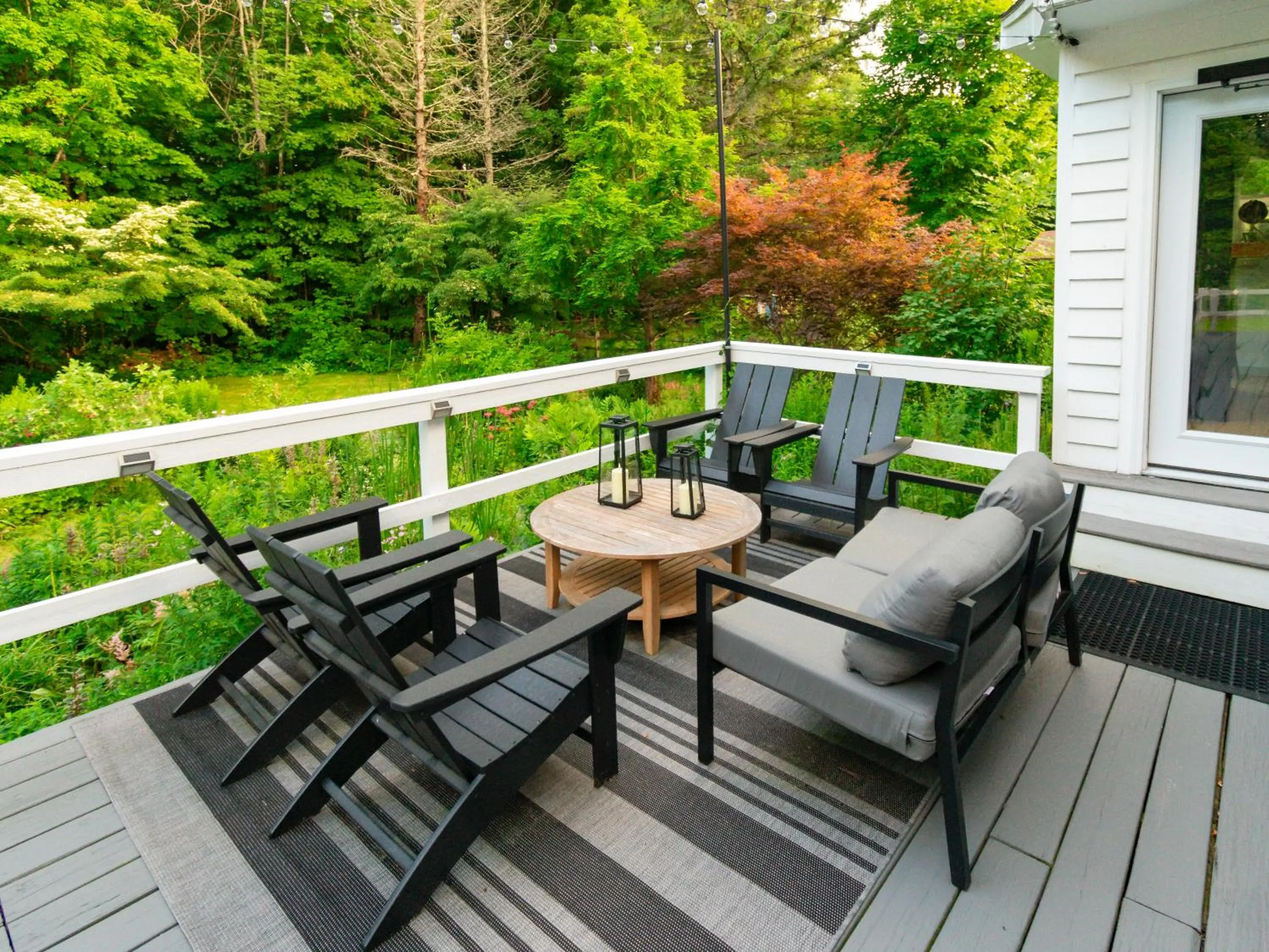 Patio in Launchpoint Lodge