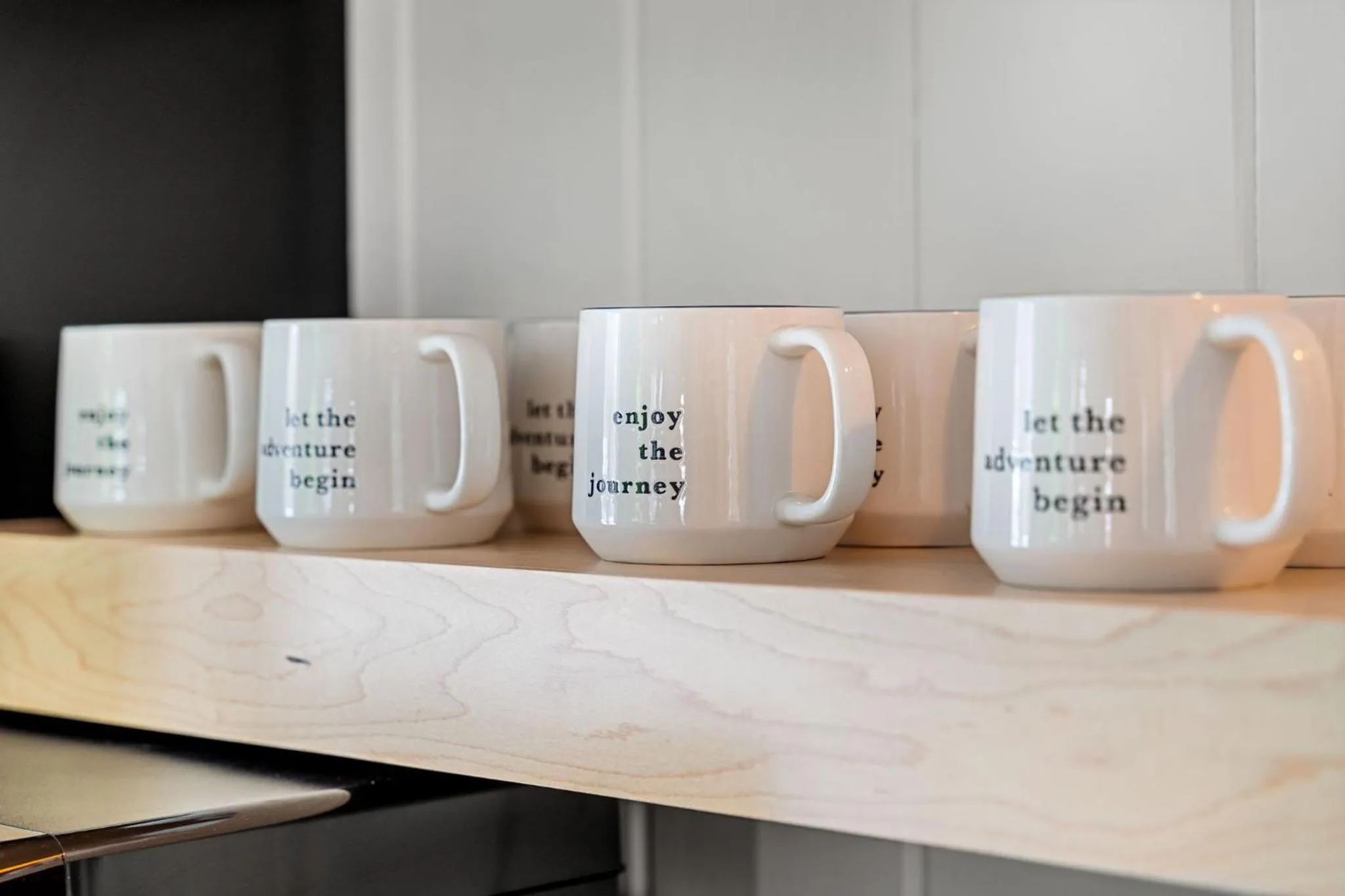 Coffee/tea facilities in Launchpoint Lodge