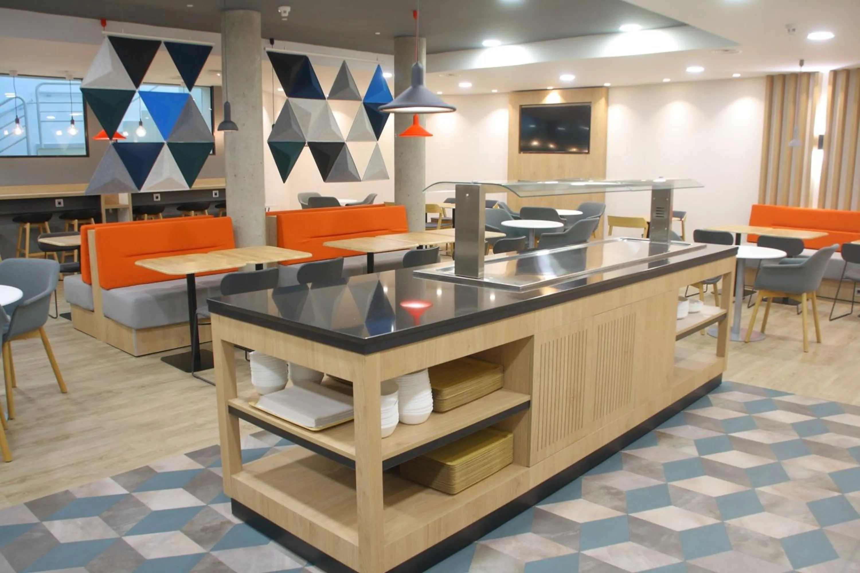 Restaurant/places to eat in Holiday Inn Express San Sebastian de los Reyes by IHG