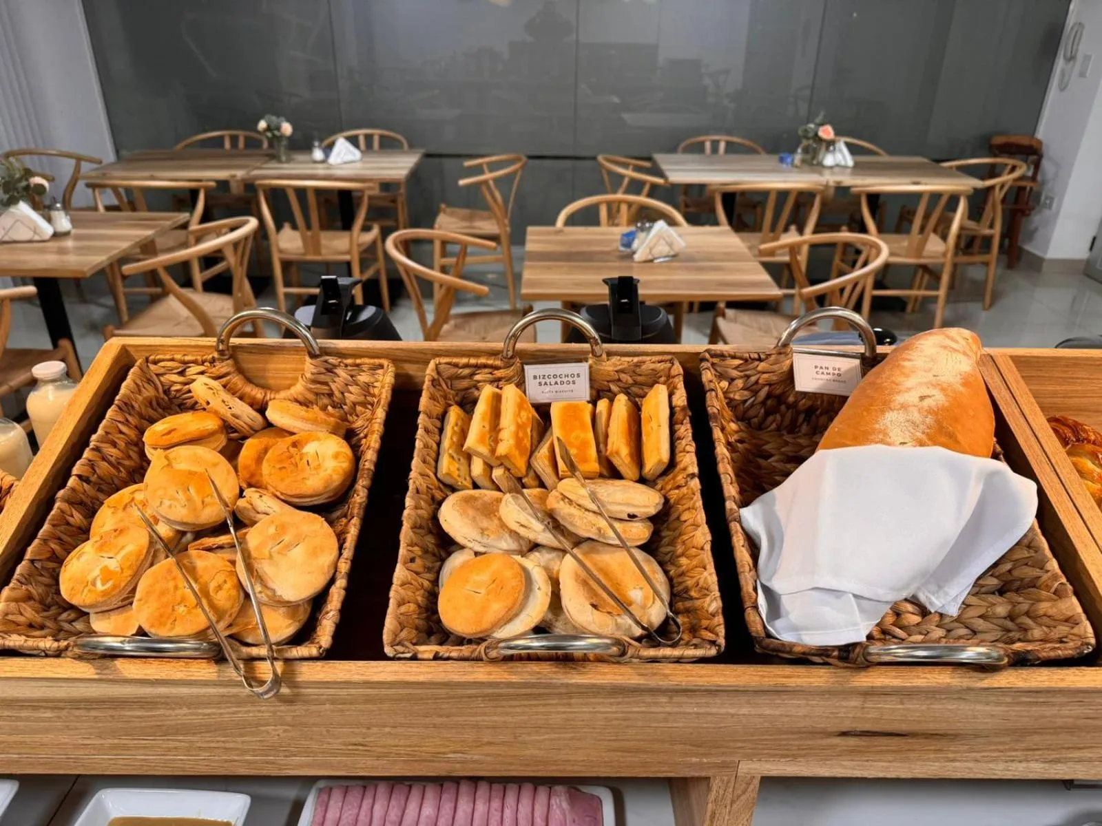 Buffet breakfast in HOMEFULL Apartamentos