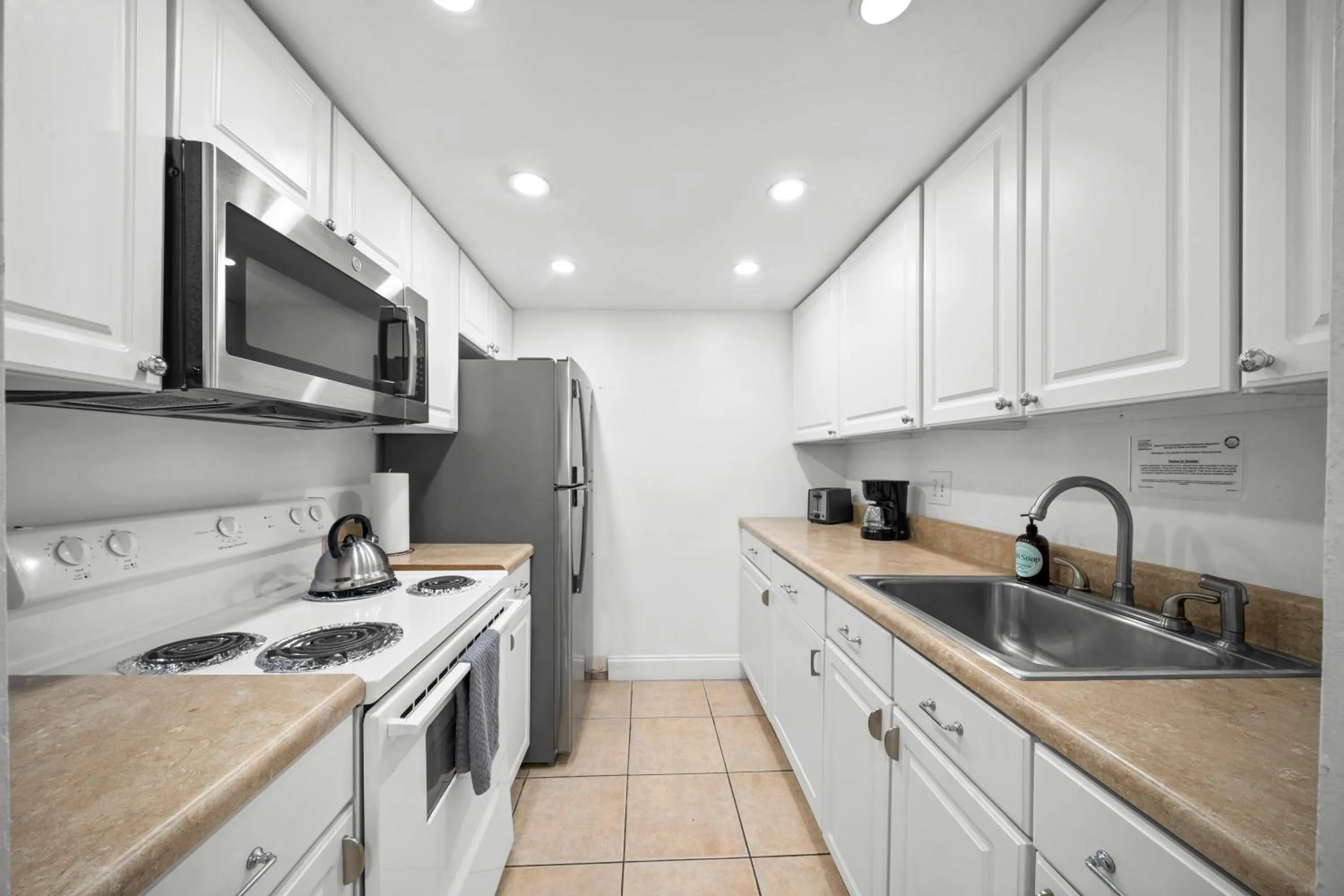 Bayview Regency Apartments By Lowkl