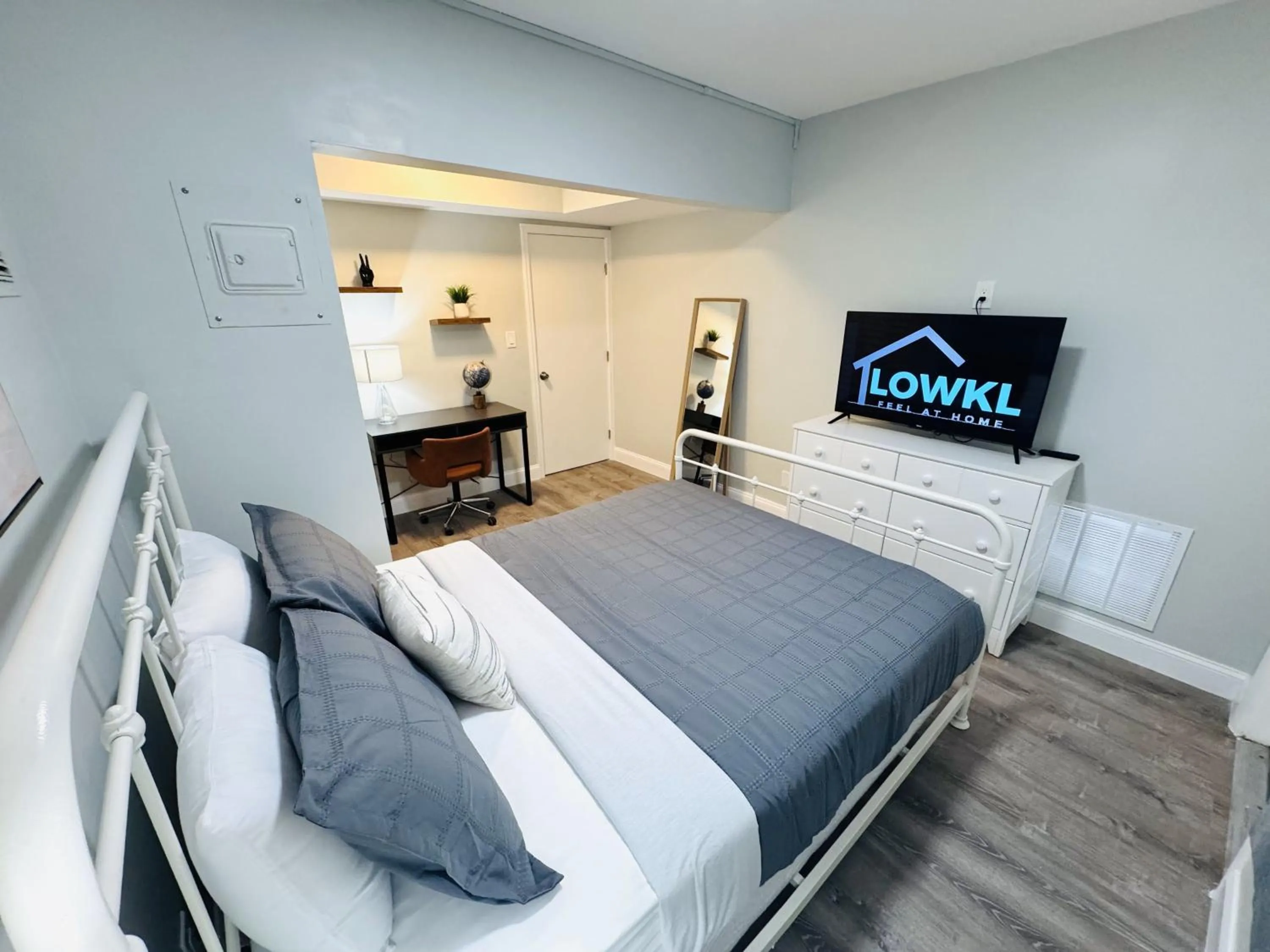 Bed in Bayview Regency Apartments By Lowkl