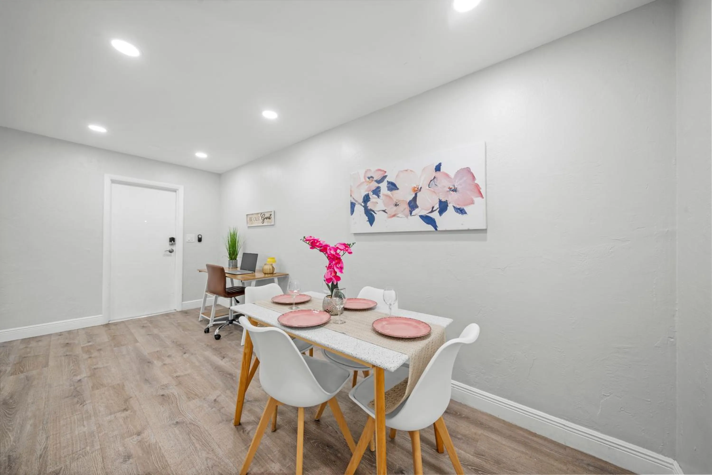 Bayview Regency Apartments By Lowkl