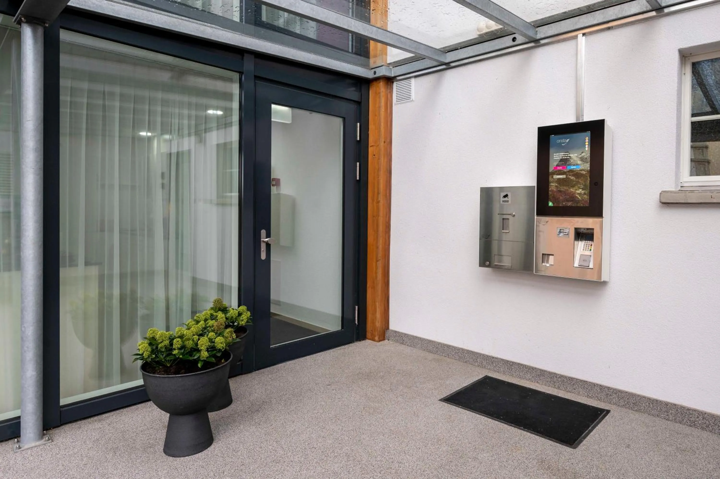 Facade/entrance in Hotel Ochsen Rapperswil/BE