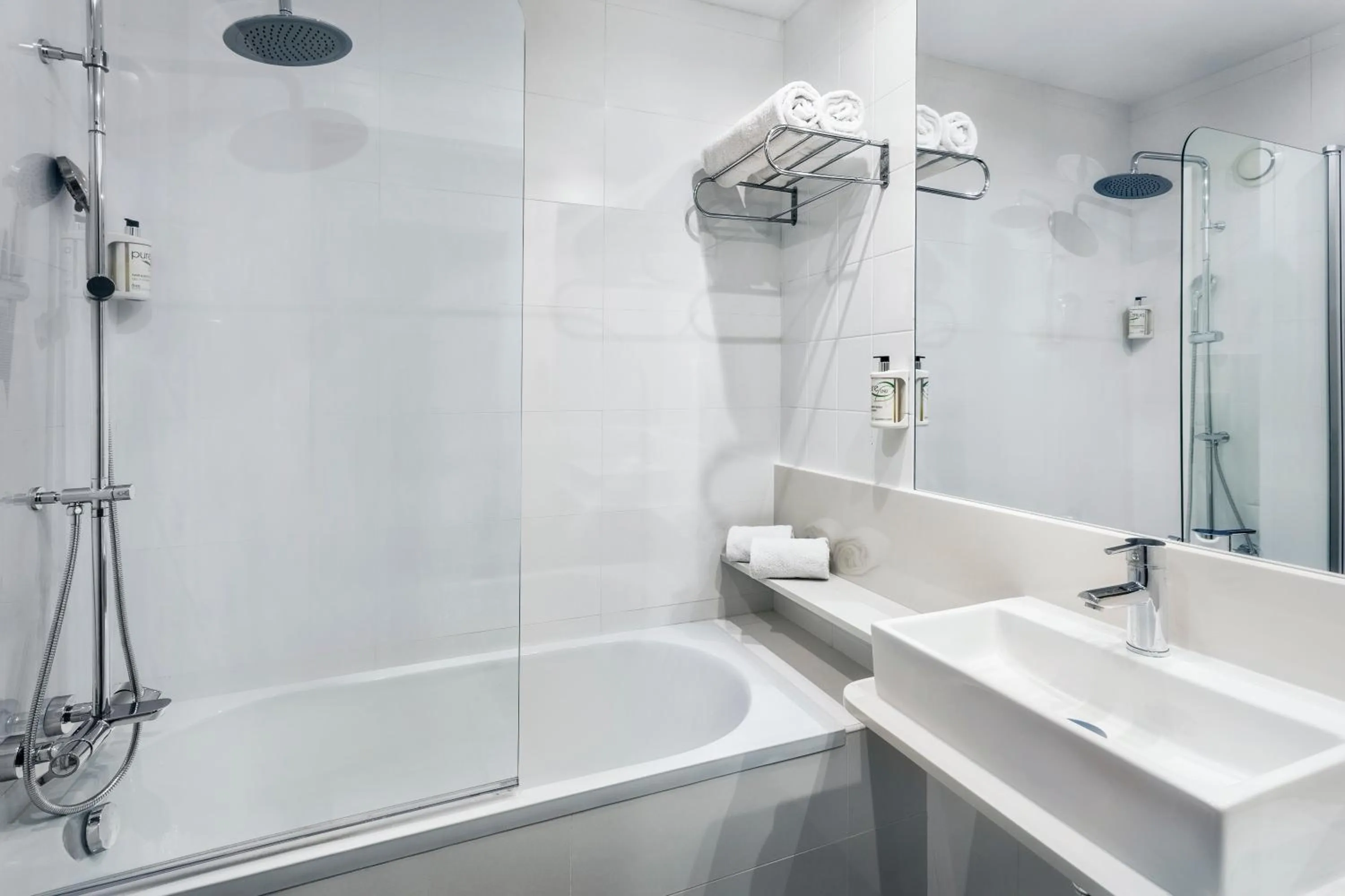 Shower in B&B HOTEL Valencia Ciudad de las Ciencias