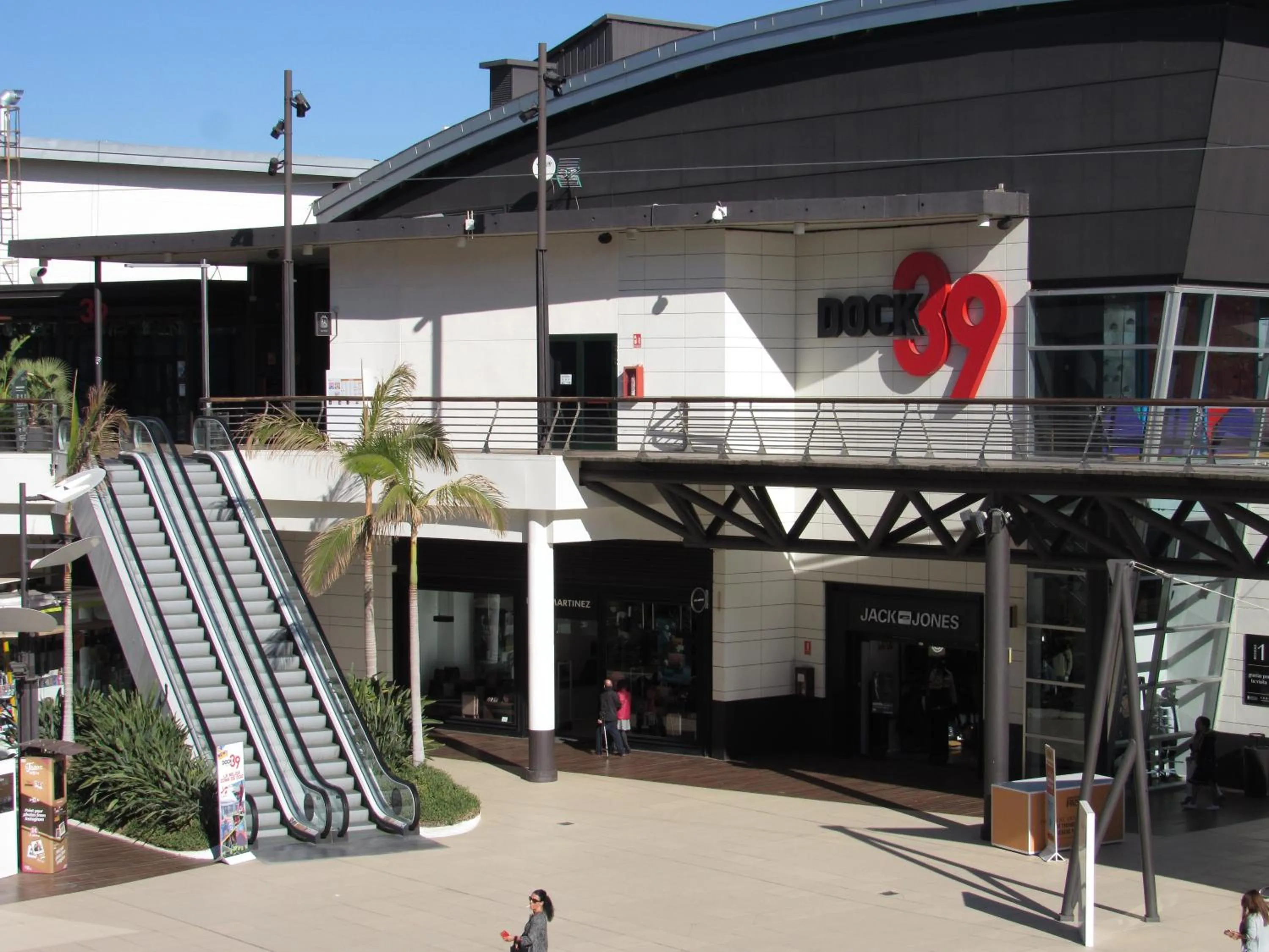 People in Holiday Inn Express Valencia Bonaire by IHG