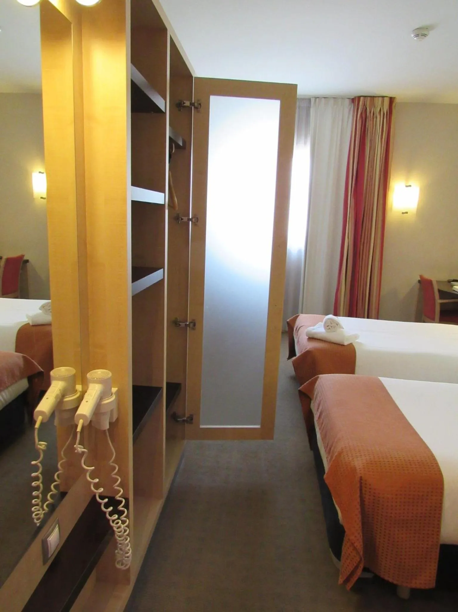 Bathroom, Bed in Holiday Inn Express Valencia Bonaire by IHG