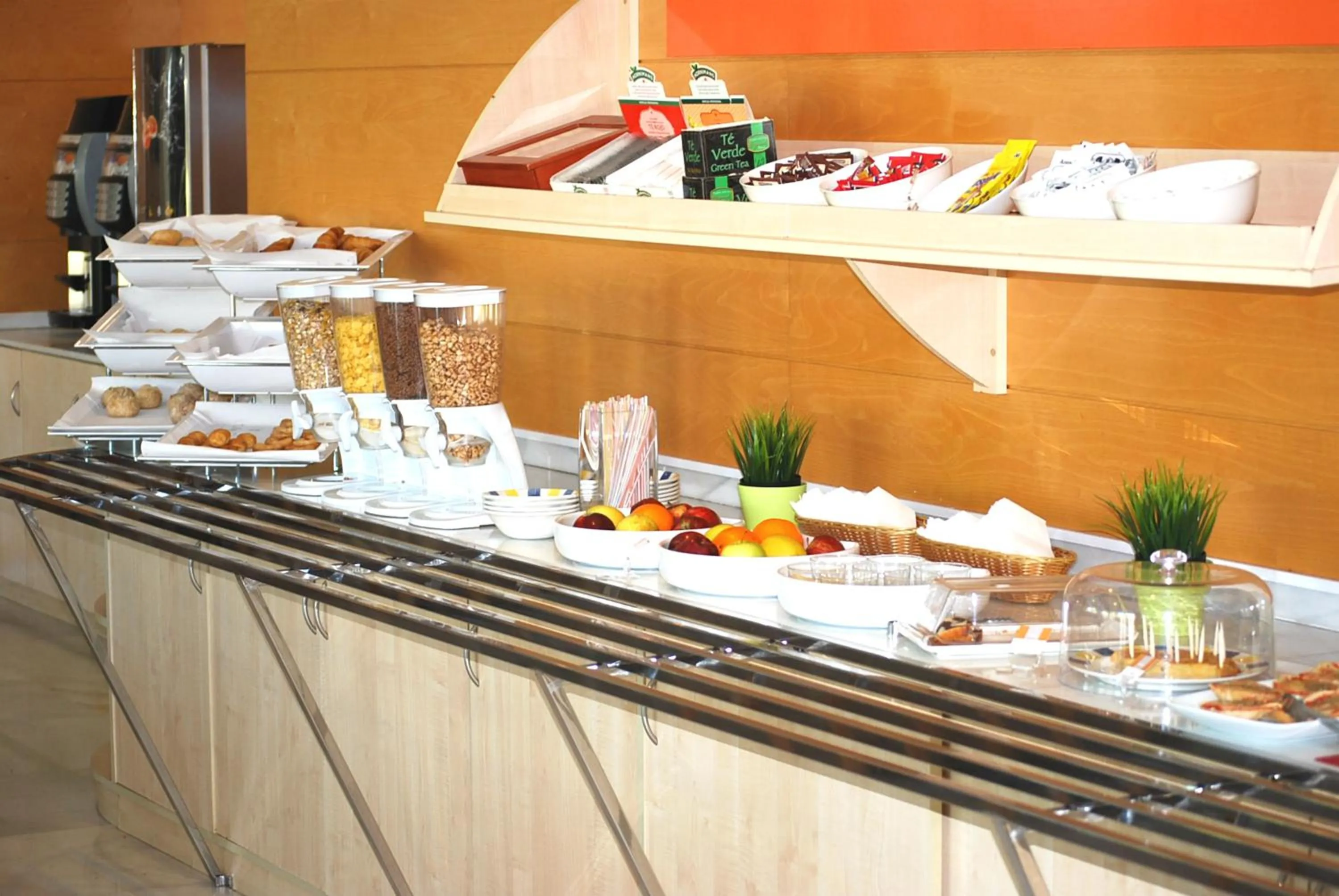 Restaurant/places to eat in Holiday Inn Express Valencia Bonaire by IHG