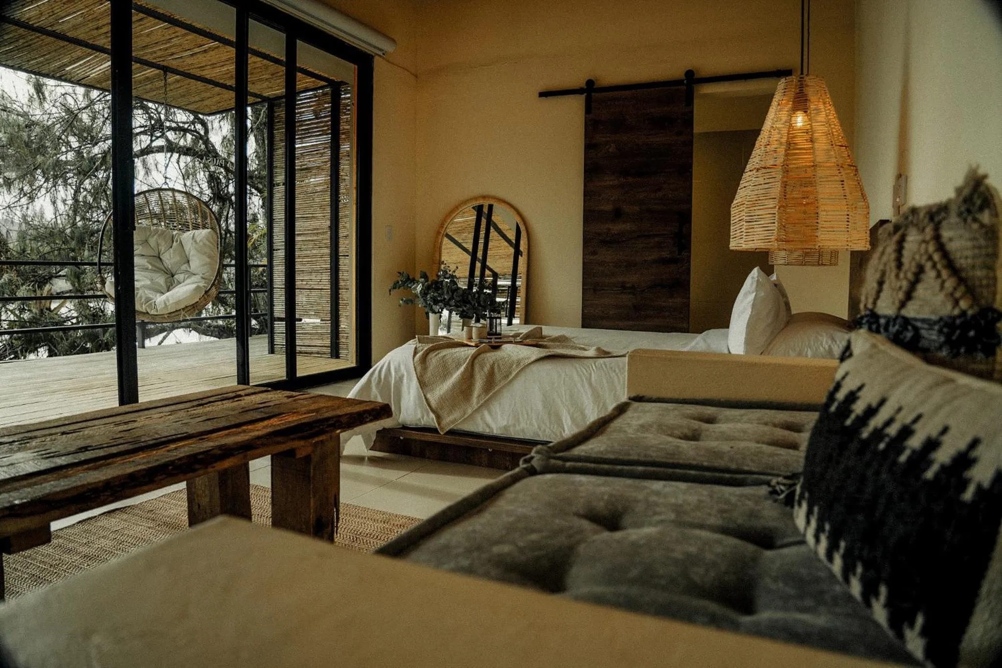 Photo of the whole room in La Pausa Hotelbistro