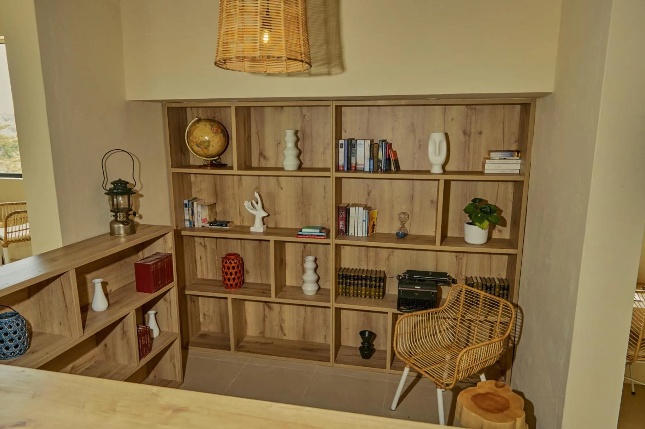 Library in La Pausa Hotelbistro