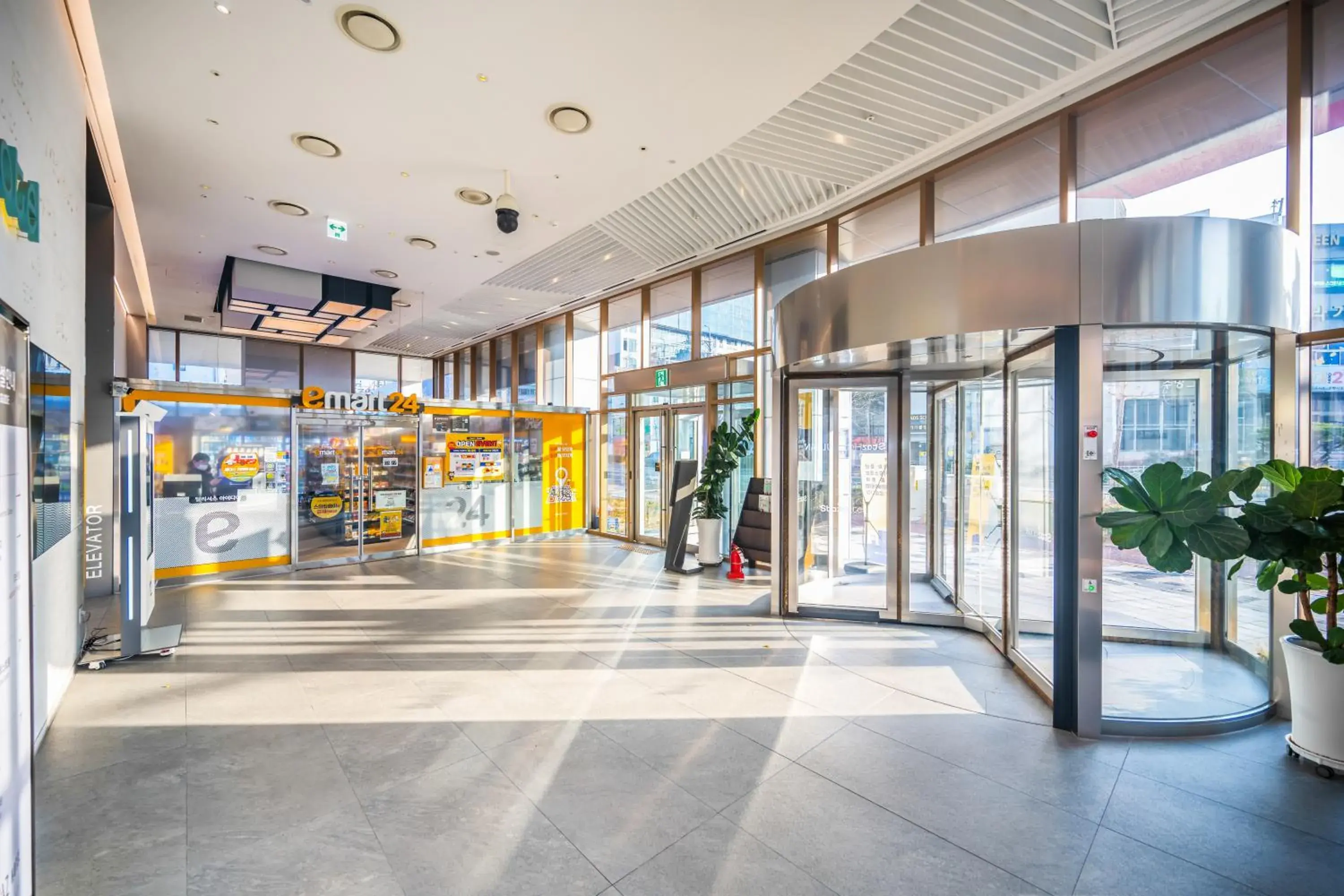 Facade/entrance in Staz Hotel Ulsan Facade/entrance in Staz Hotel Ulsan