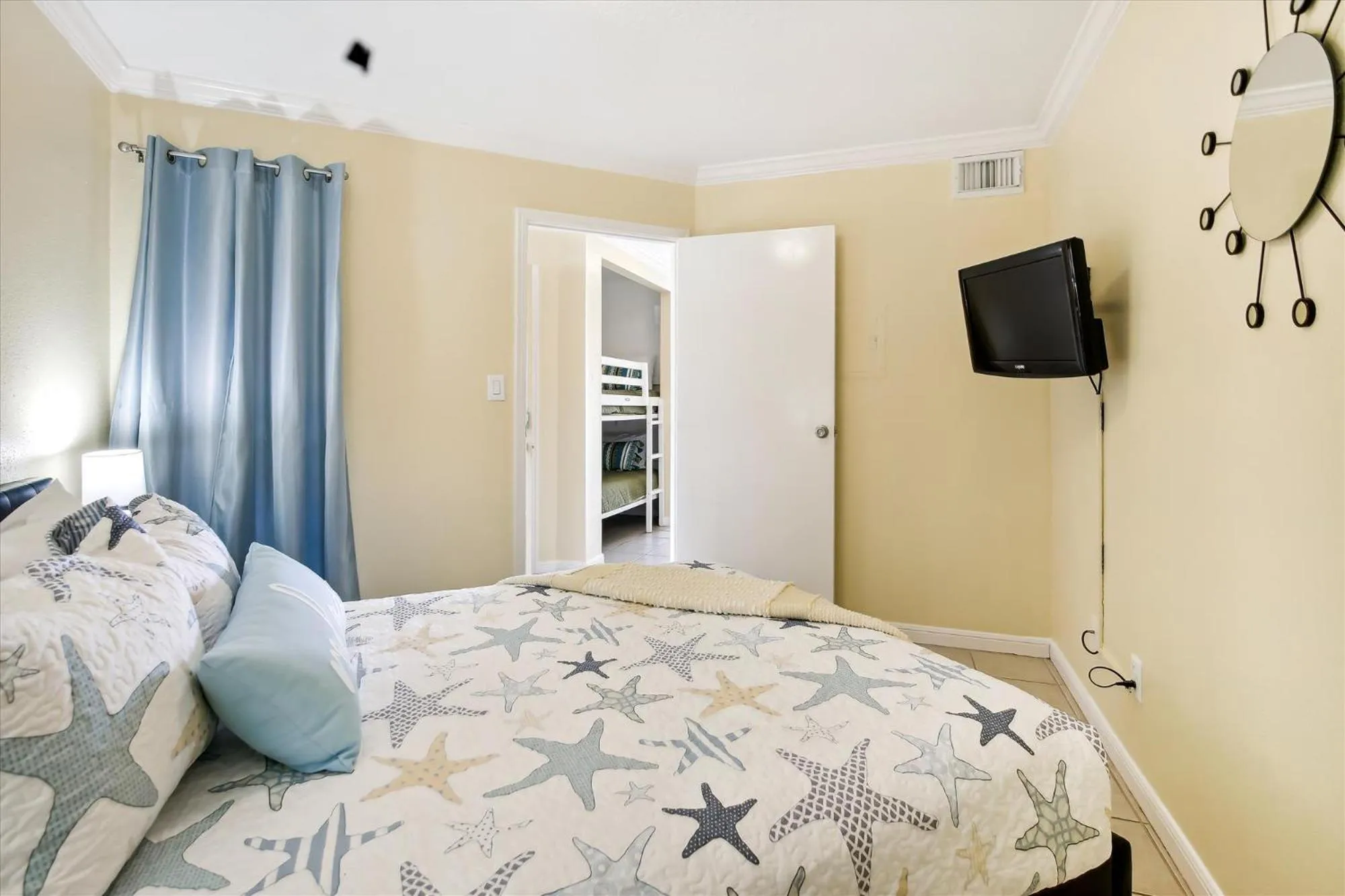 Property building, Bed in Victorian 6106 - Seaside Suite