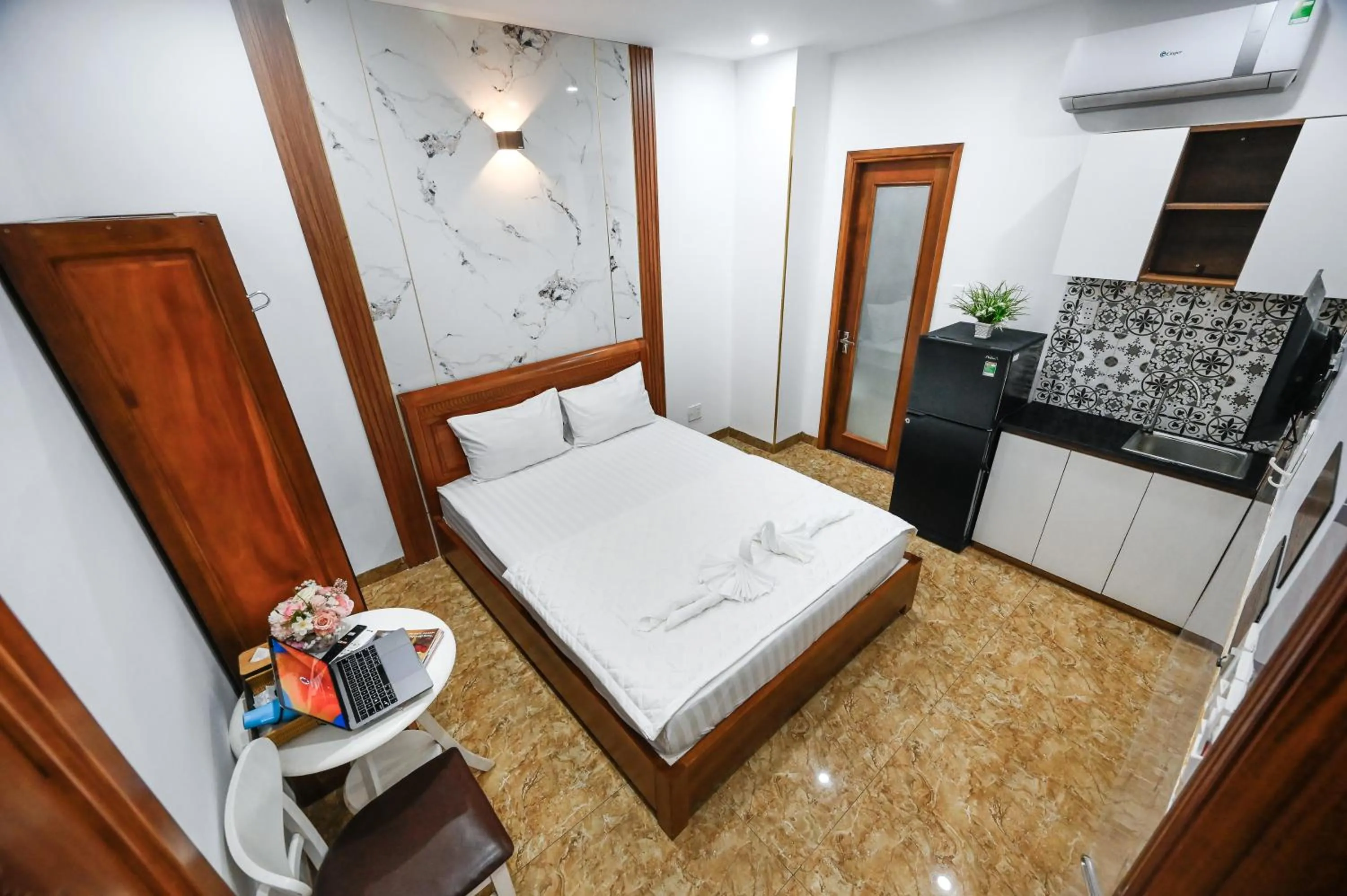 Bed in Yoyo Airport Saigon Hotel