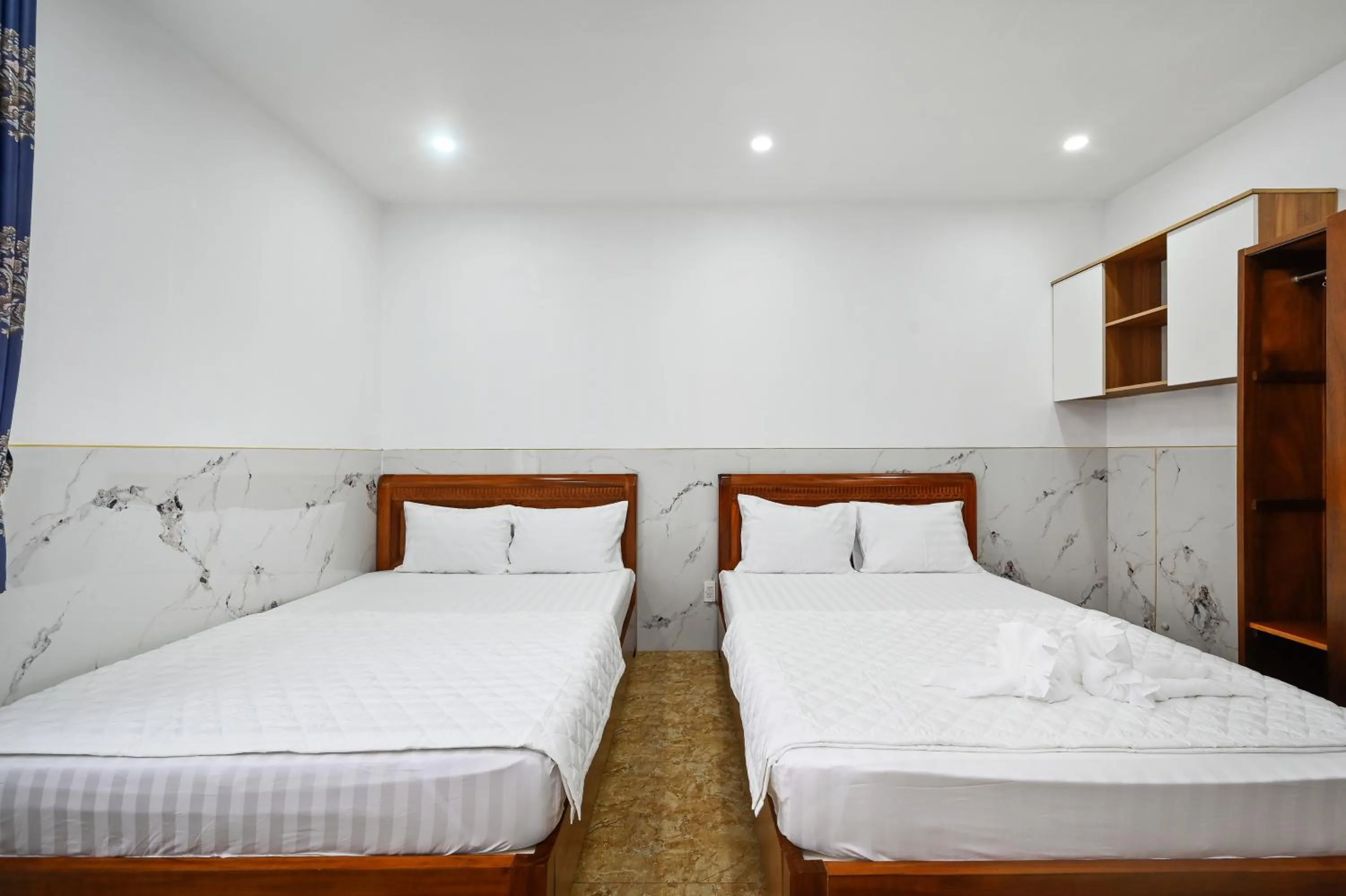 Bed in Yoyo Airport Saigon Hotel