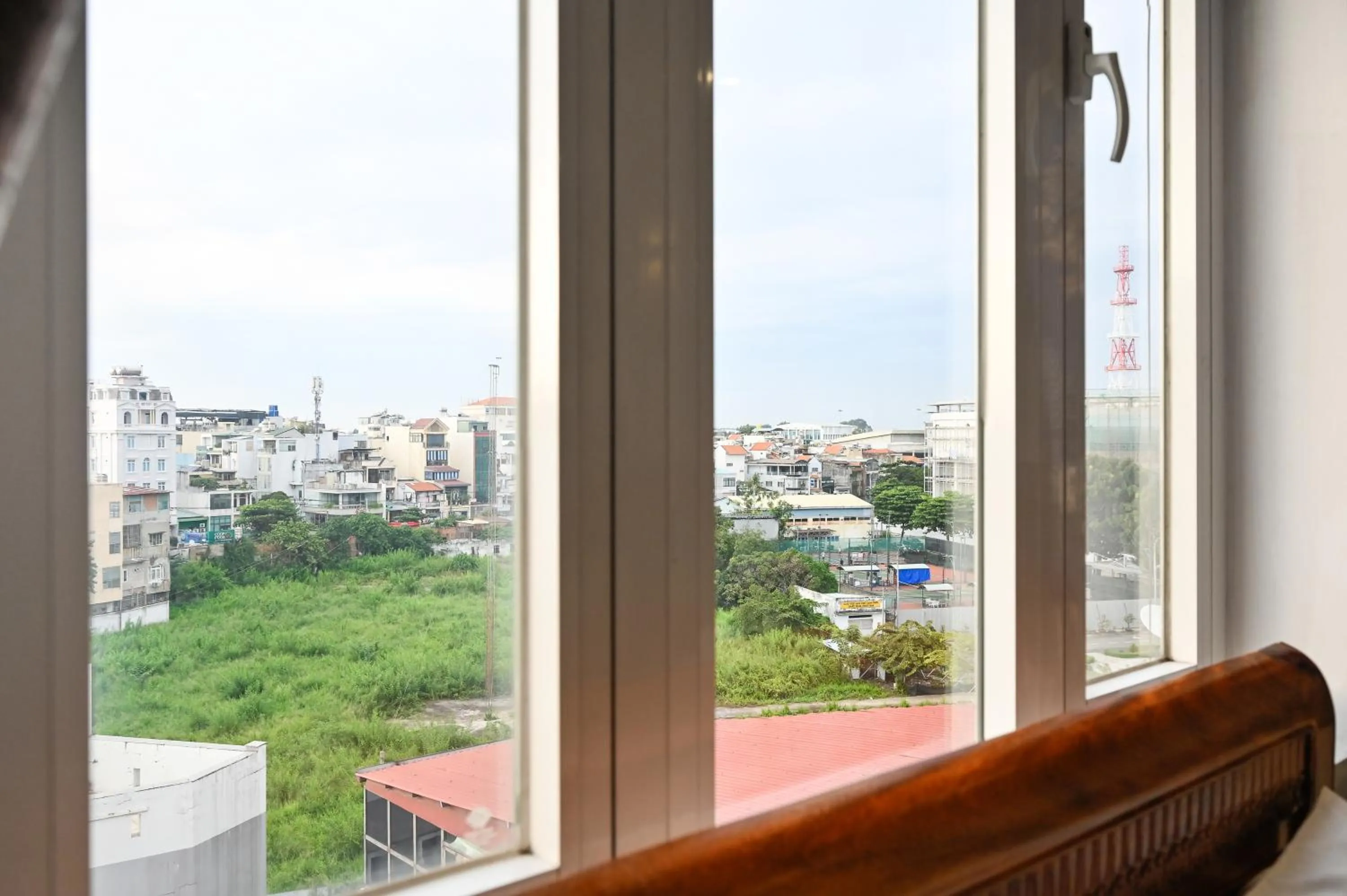 Shower in Yoyo Airport Saigon Hotel