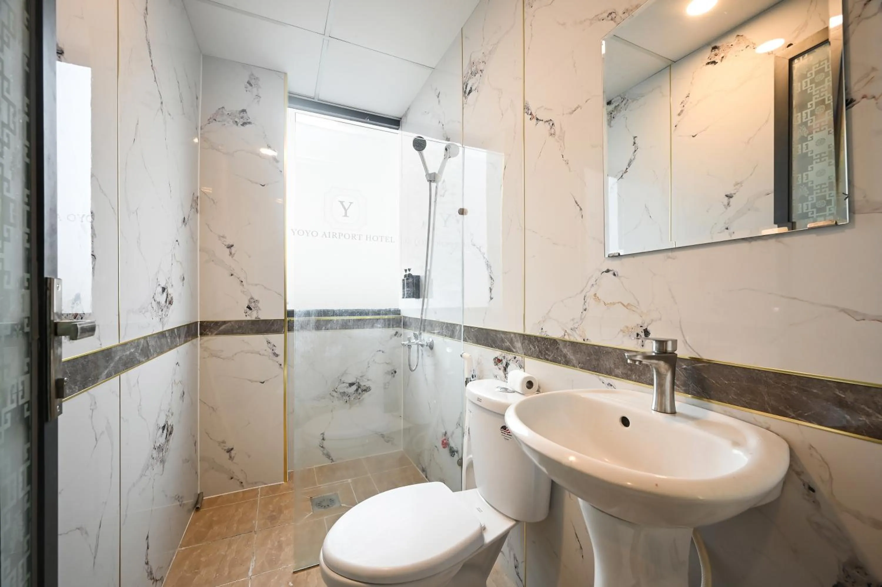 Shower in Yoyo Airport Saigon Hotel