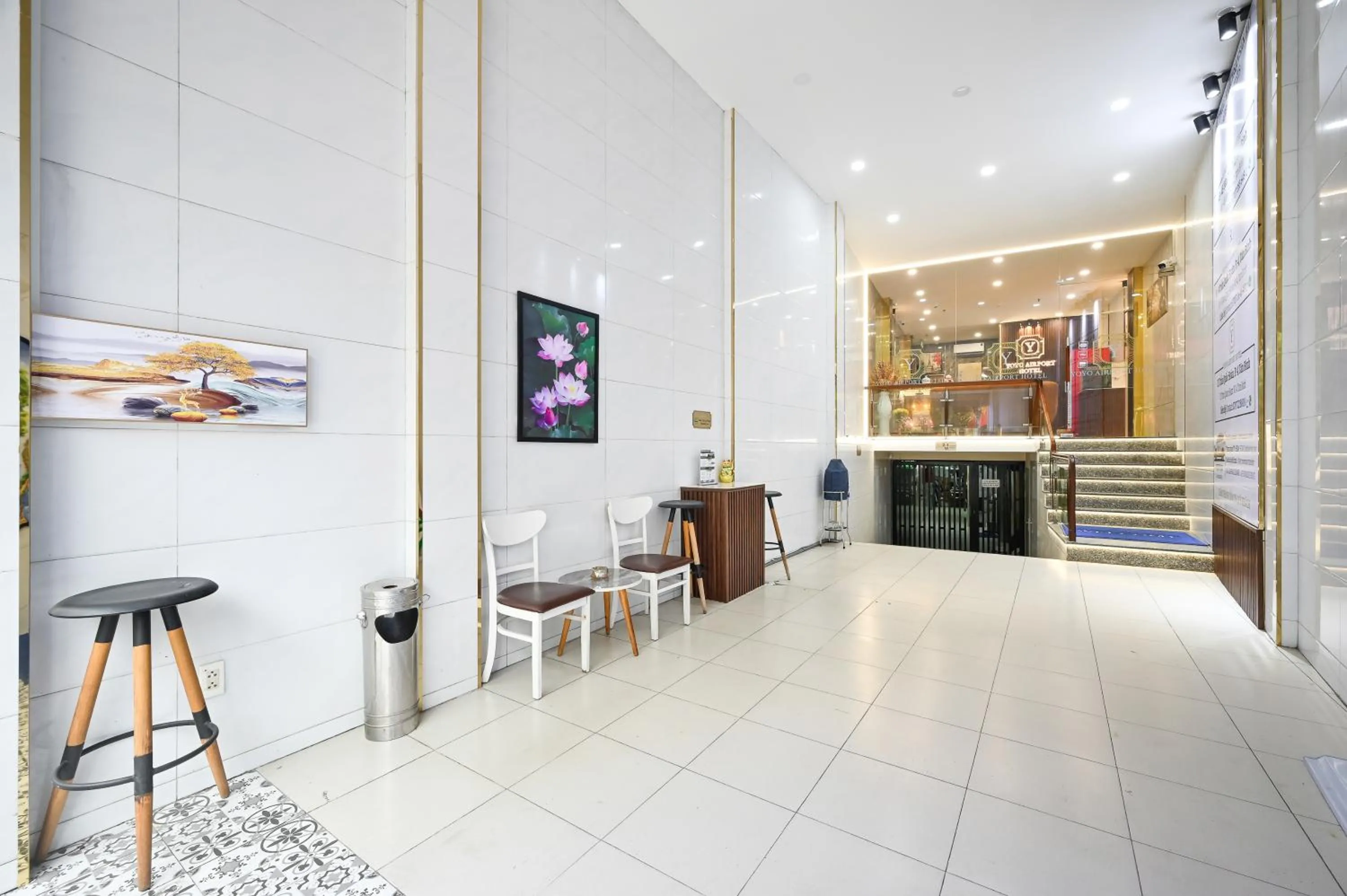 Facade/entrance in Yoyo Airport Saigon Hotel