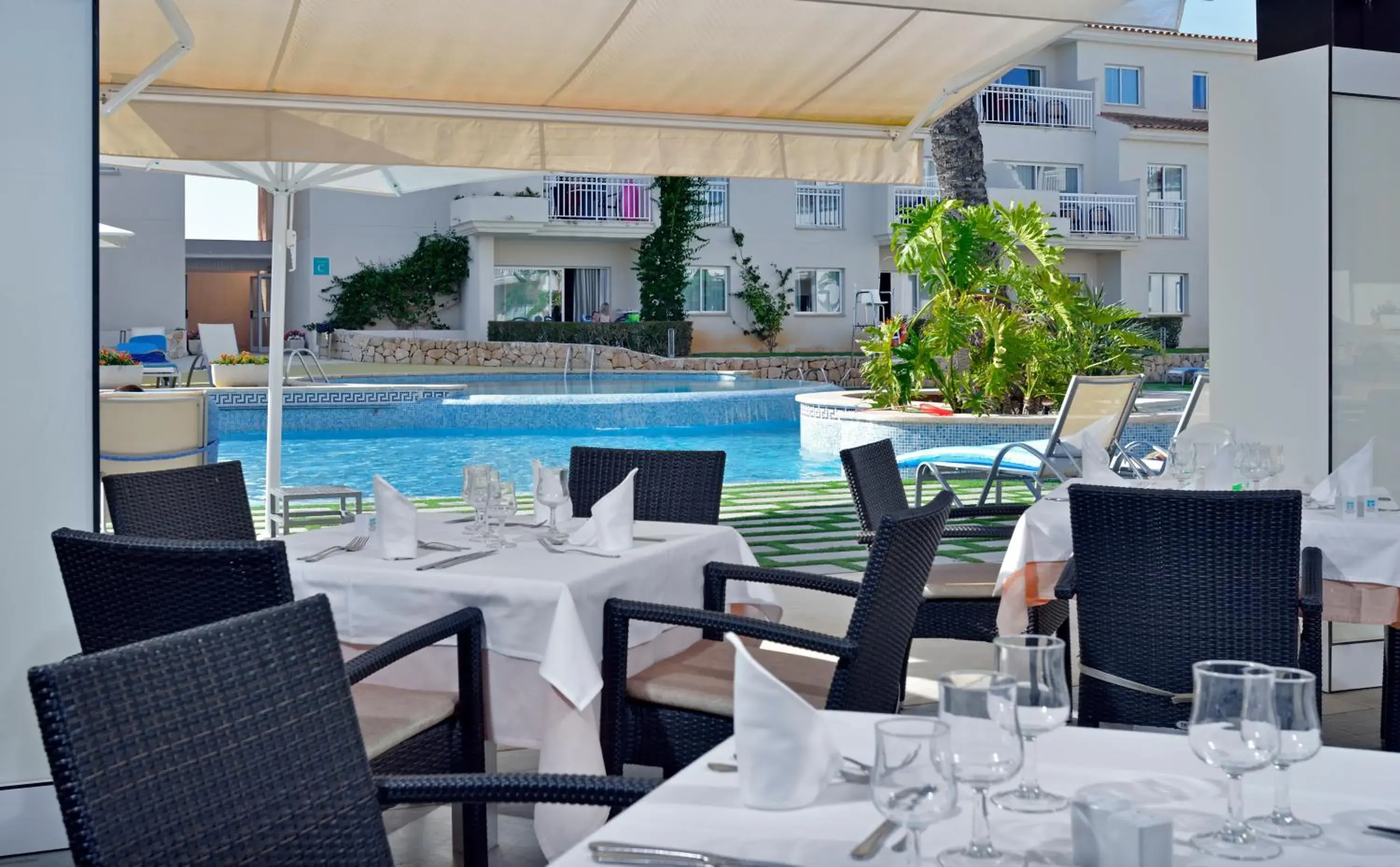 Food and drinks in Aparthotel Isla de Cabrera Food and drinks in Aparthotel Isla de Cabrera