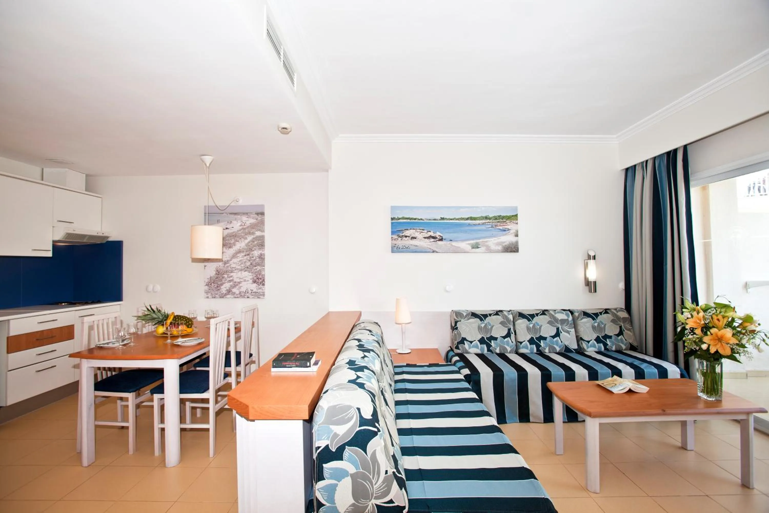 Kitchen or kitchenette in Aparthotel Isla de Cabrera