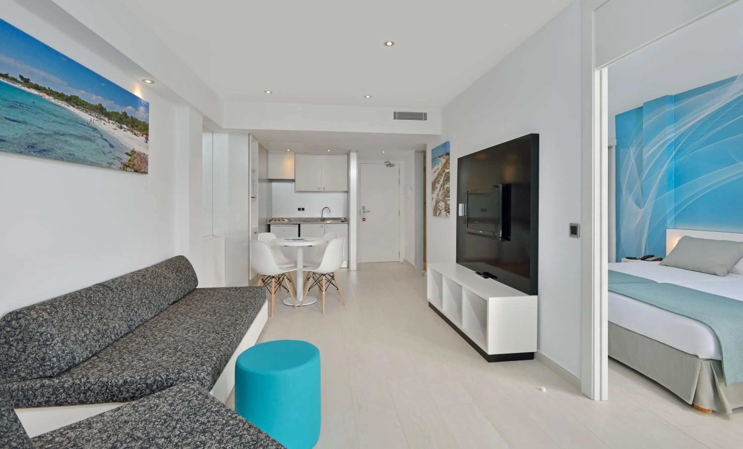 Kitchen or kitchenette, Bed in Aparthotel Isla de Cabrera