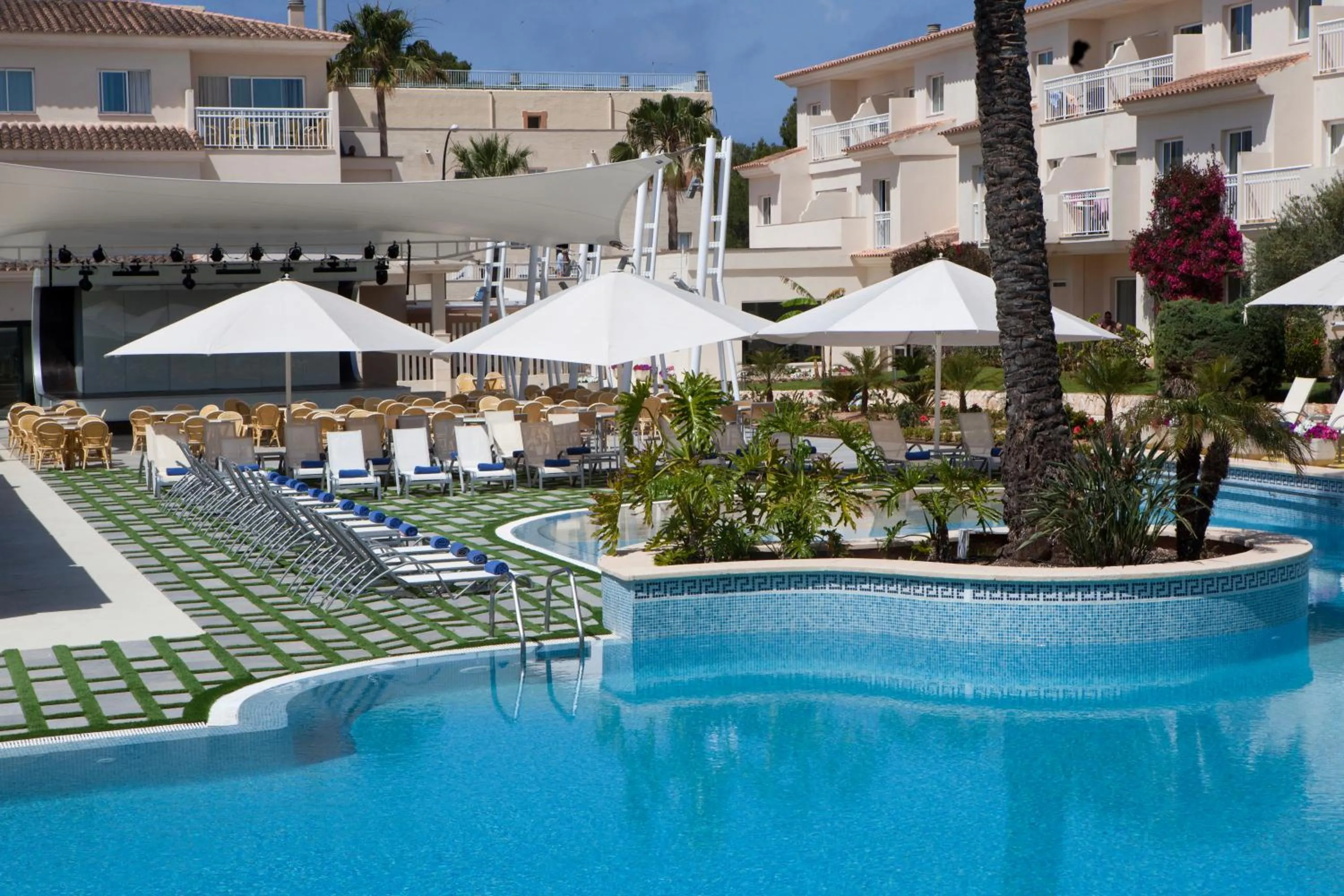 Facade/entrance in Aparthotel Isla de Cabrera