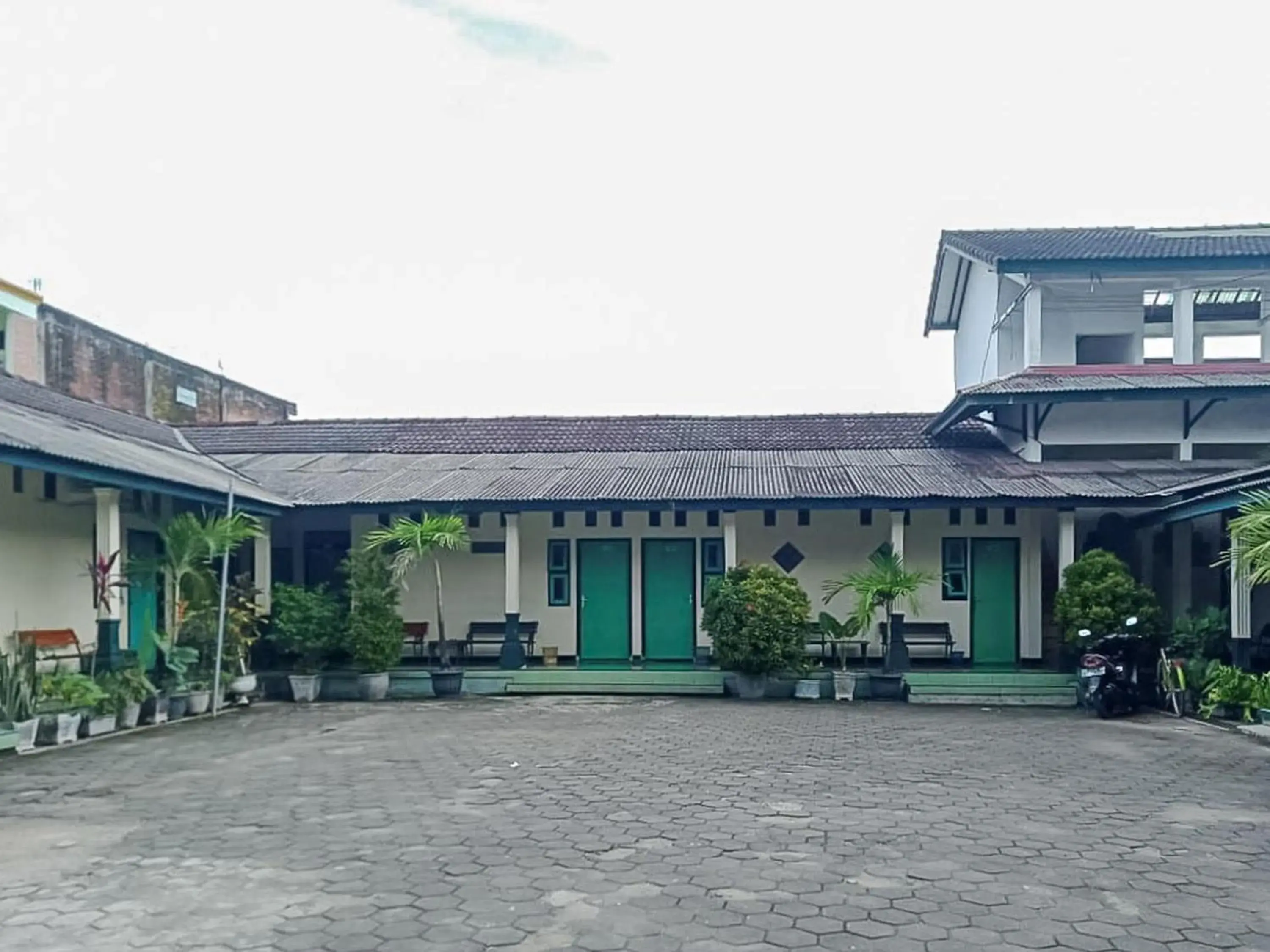 Property building in RedDoorz Syariah @ Hotel Sidomulyo Pacitan Property building in RedDoorz Syariah @ Hotel Sidomulyo Pacitan